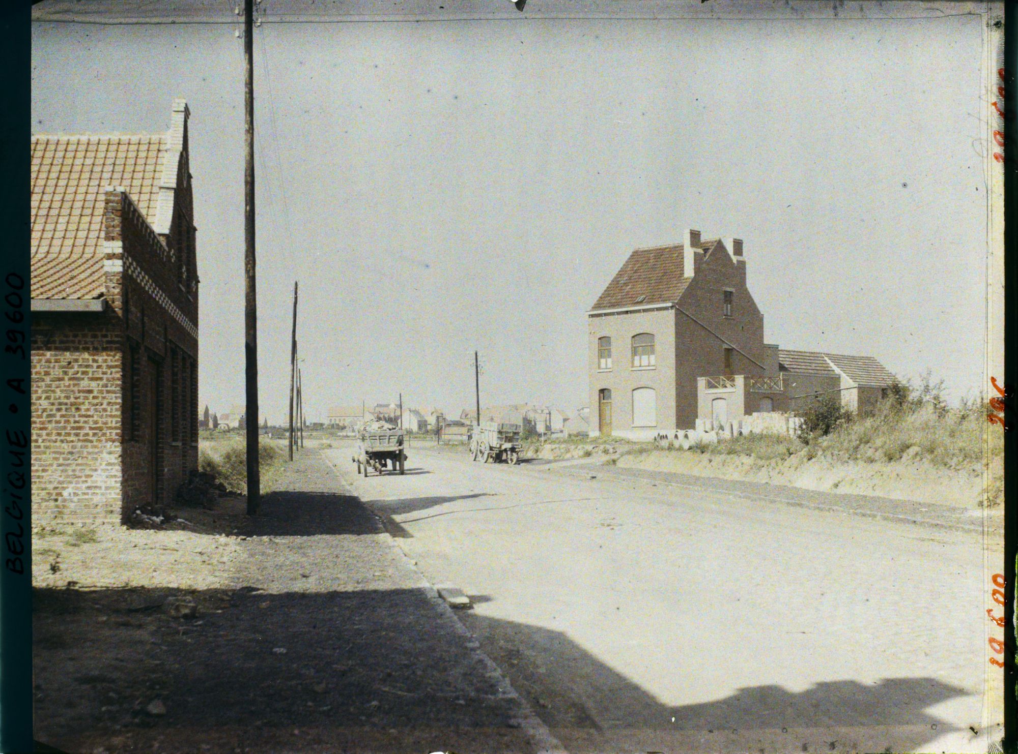 Image représentant Belgique, Passchendael, Une rue du Village