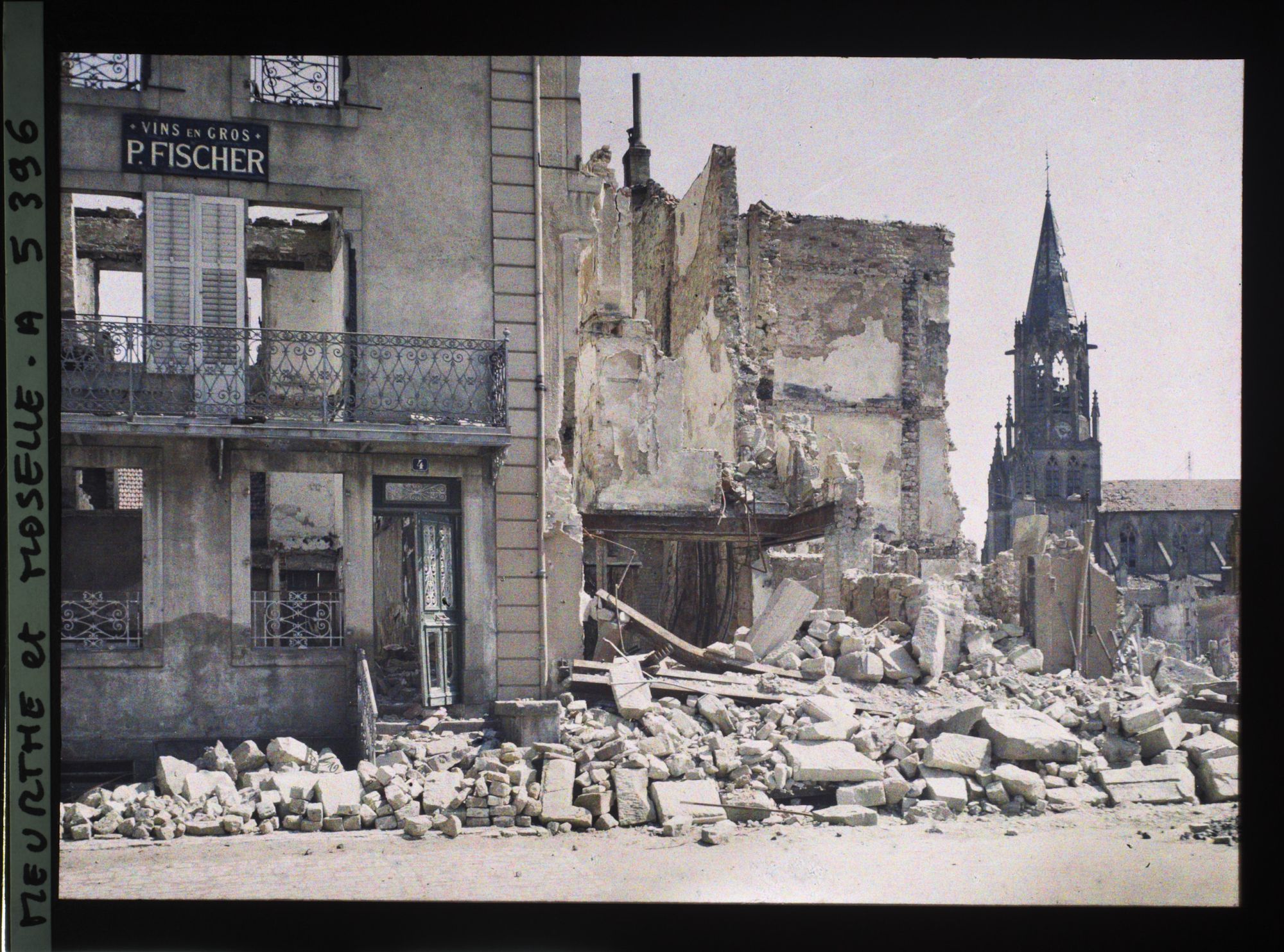 Image représentant France, Baccarat, Les Ruines et l'Eglise, vue prise du Coin de la grande rue