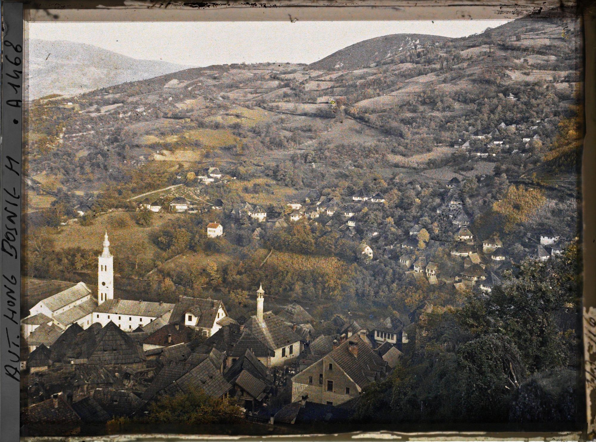 Image représentant Vue d'ensemble sur les deux rives prise de la terrasse du Kastel [ la forteresse]