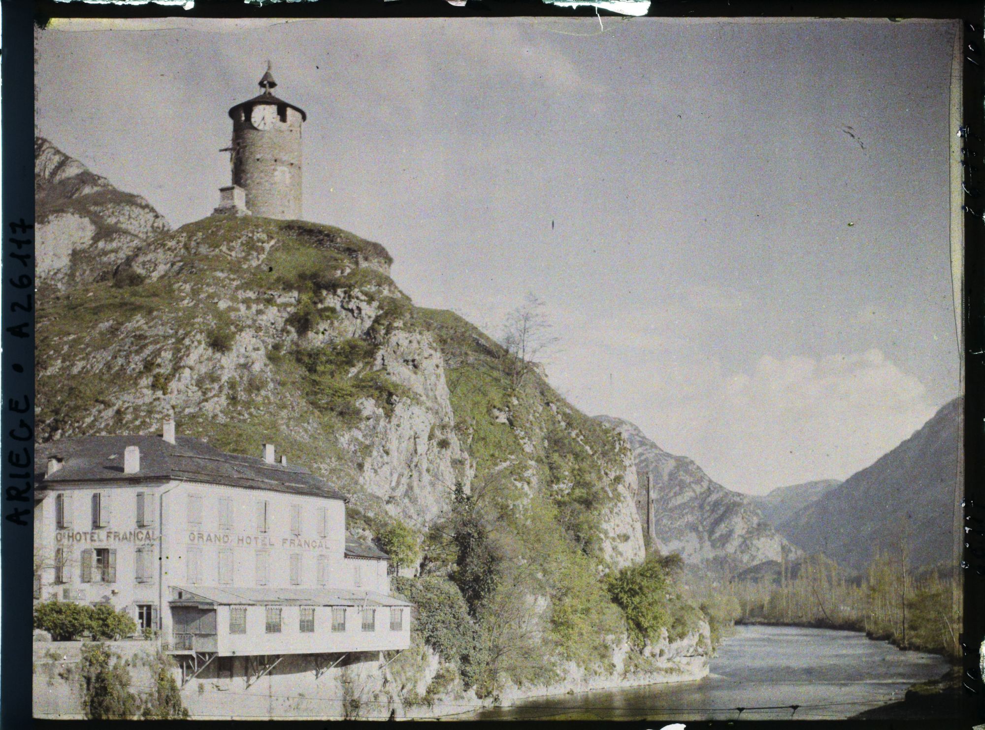 Image représentant L'Ariège vers l'amont et la tour du Castella