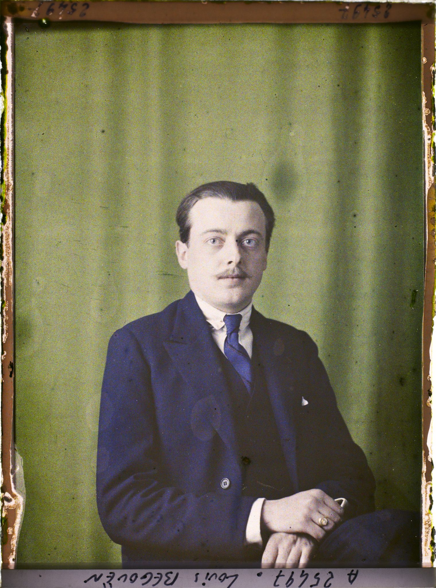 Image représentant Monsieur  https://musee-albert-kahn.s-museum.fr/home/NWQ2OTAwYzNmYjZlZTk1ZWQwODJmMjY4L2dlbmVyaWMtbm90aWNlLXRhYi9hdXRob3JpdHkvNjE3YTc5ZjVjZjhiODk2OGIzMzM3ZDIx/5d6900c3fb6ee95ed082f268/generic-notice-tab/authority/617a79ebcf8b8968b3336816 Louis Bégouën