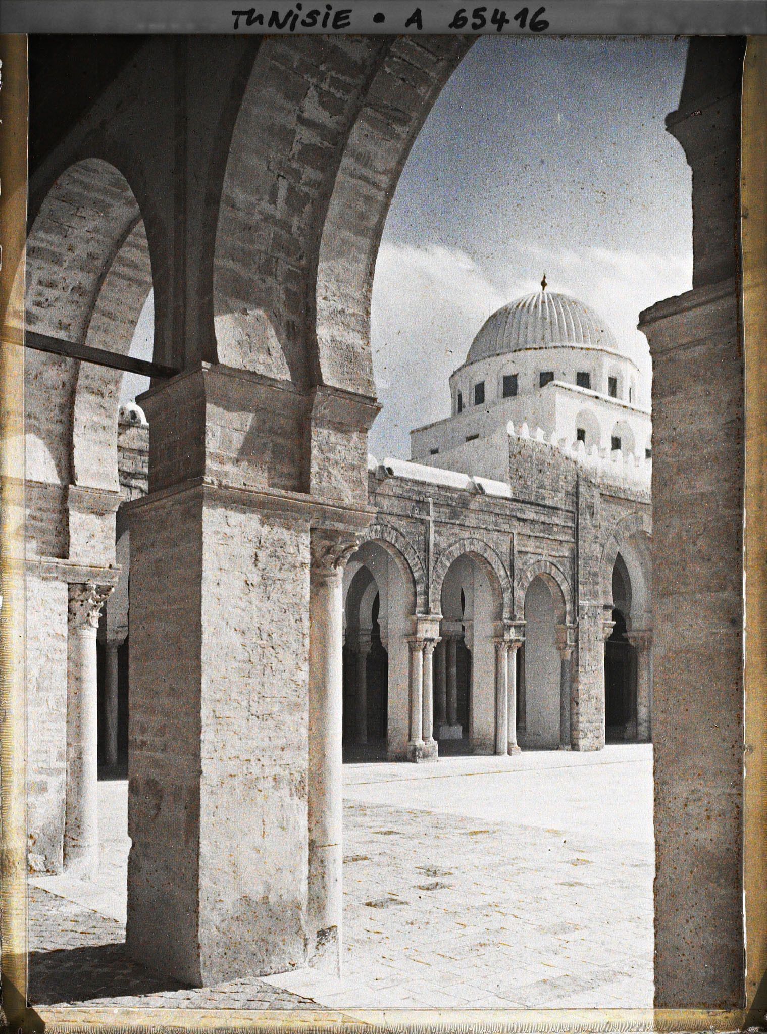 Image représentant La façade méridionale du narthex de la Grande Mosquée dans la médina