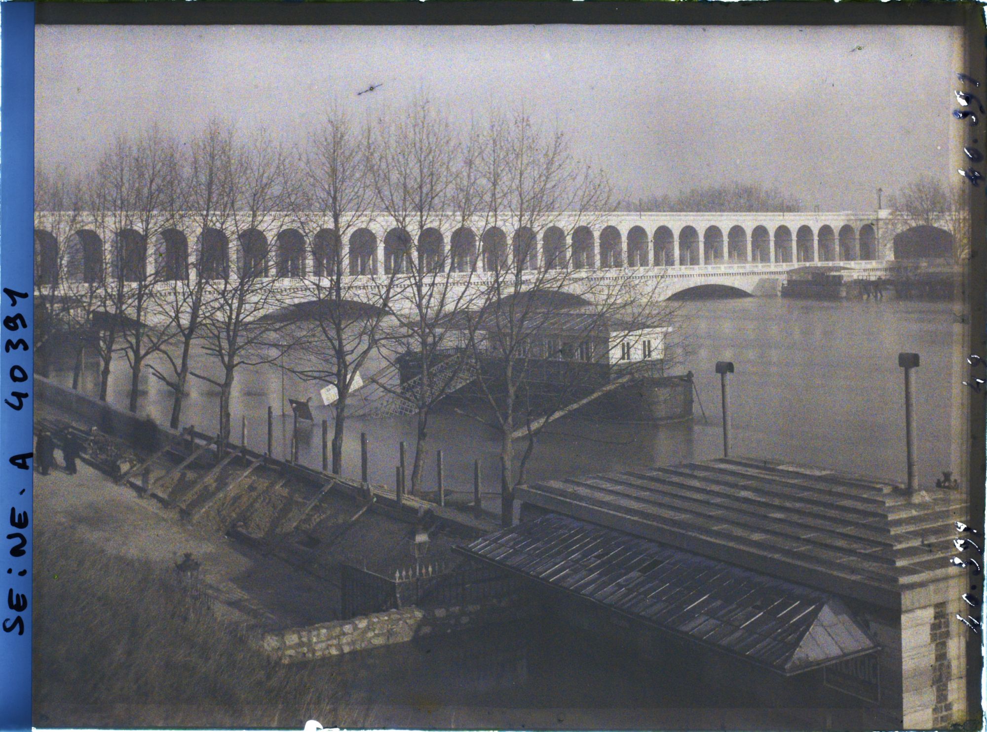 Image représentant La crue de la Seine au viaduc d'Auteuil
