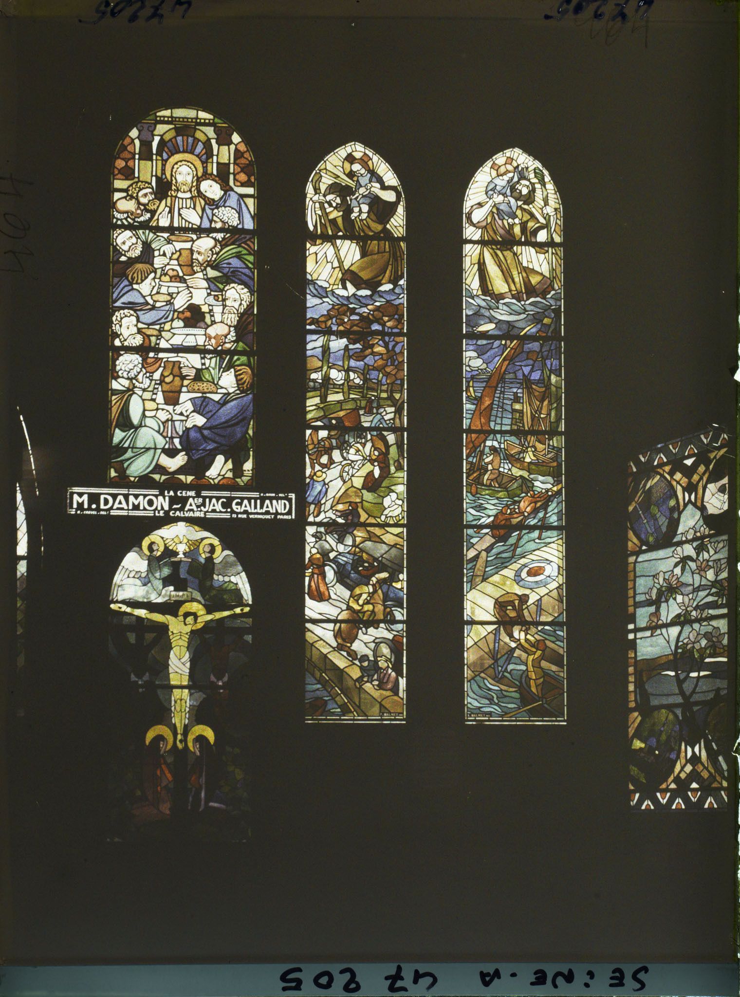 Image représentant L'Exposition des arts décoratifs, Pavillon du Vitrail, La Crucifixion et la Sainte-Cène de Damon