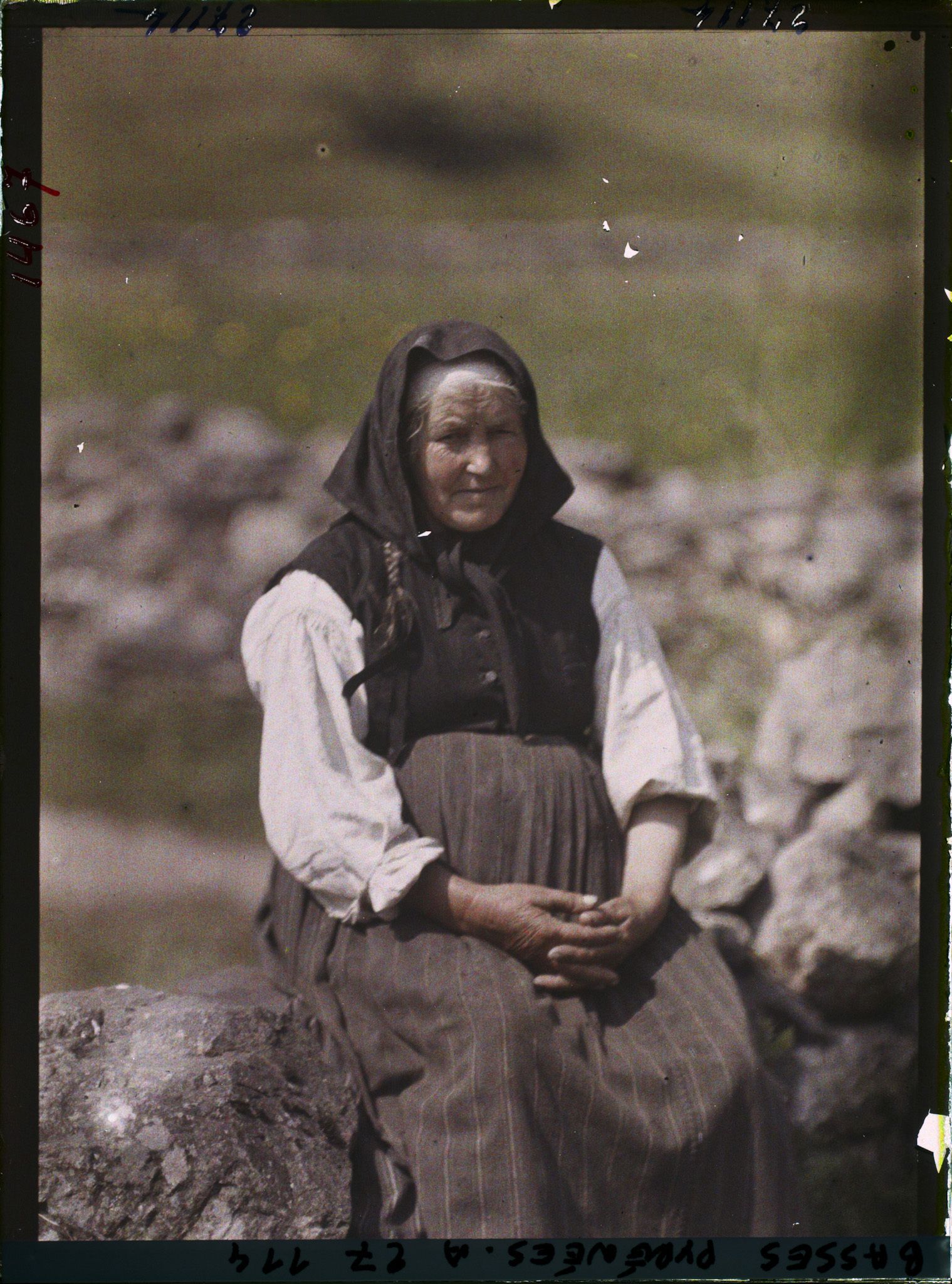 Image représentant France , Vallée D'Ossau, Vieille femme (Mme Baron)