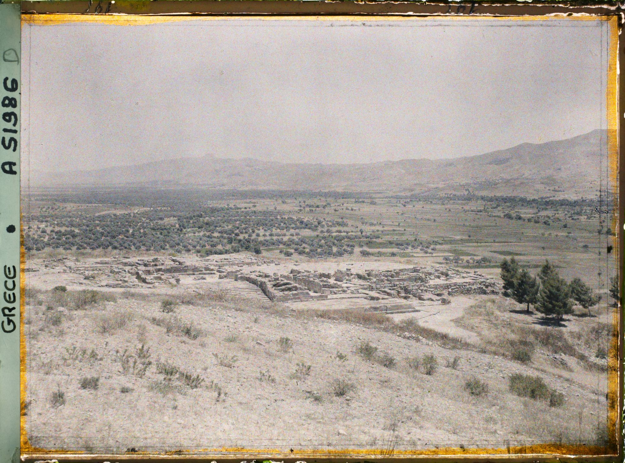 Image représentant La plaine de Messara et l'ensemble des ruines