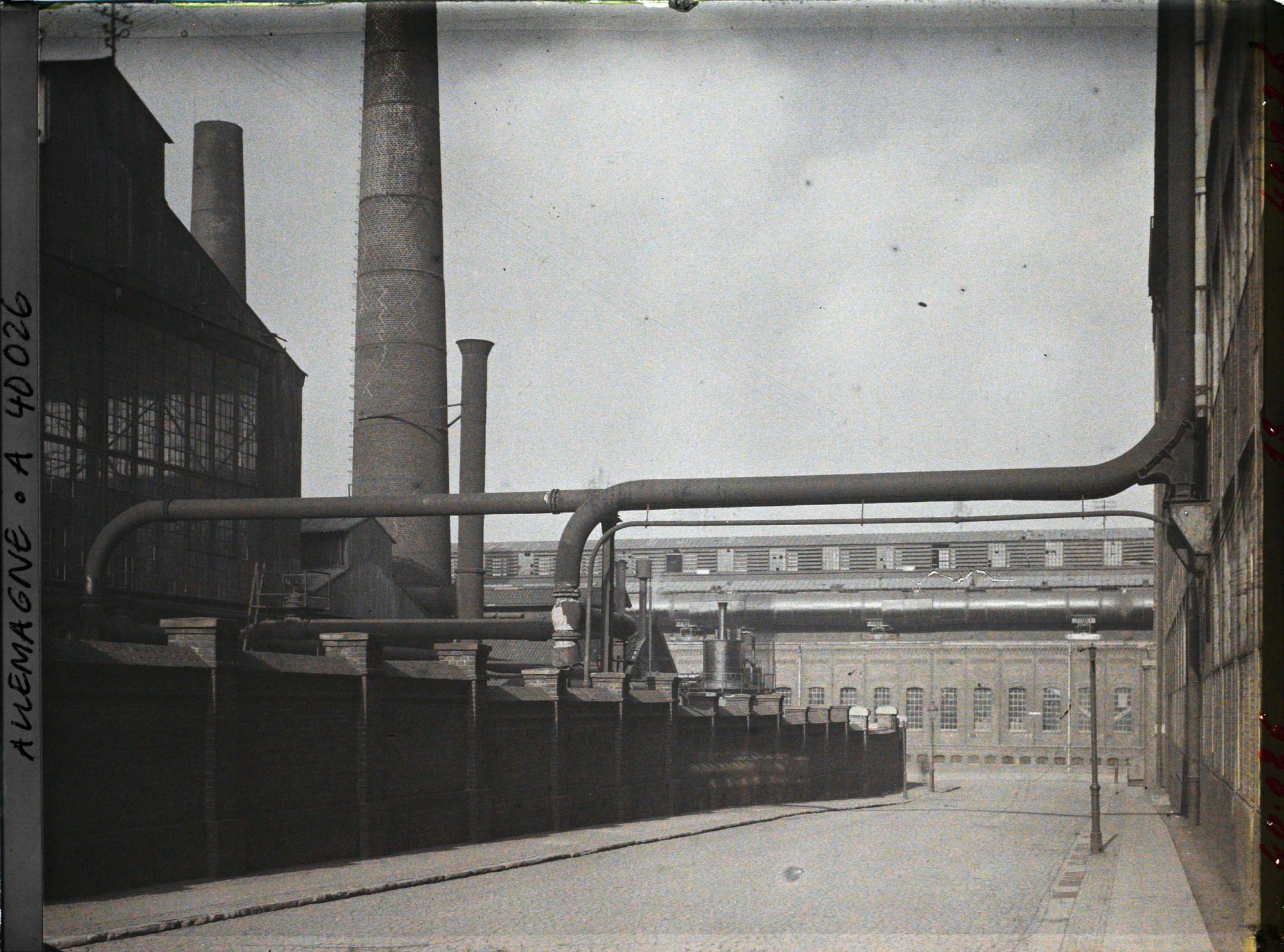 Image représentant Prusse, Essen, Une rue dans les Usines