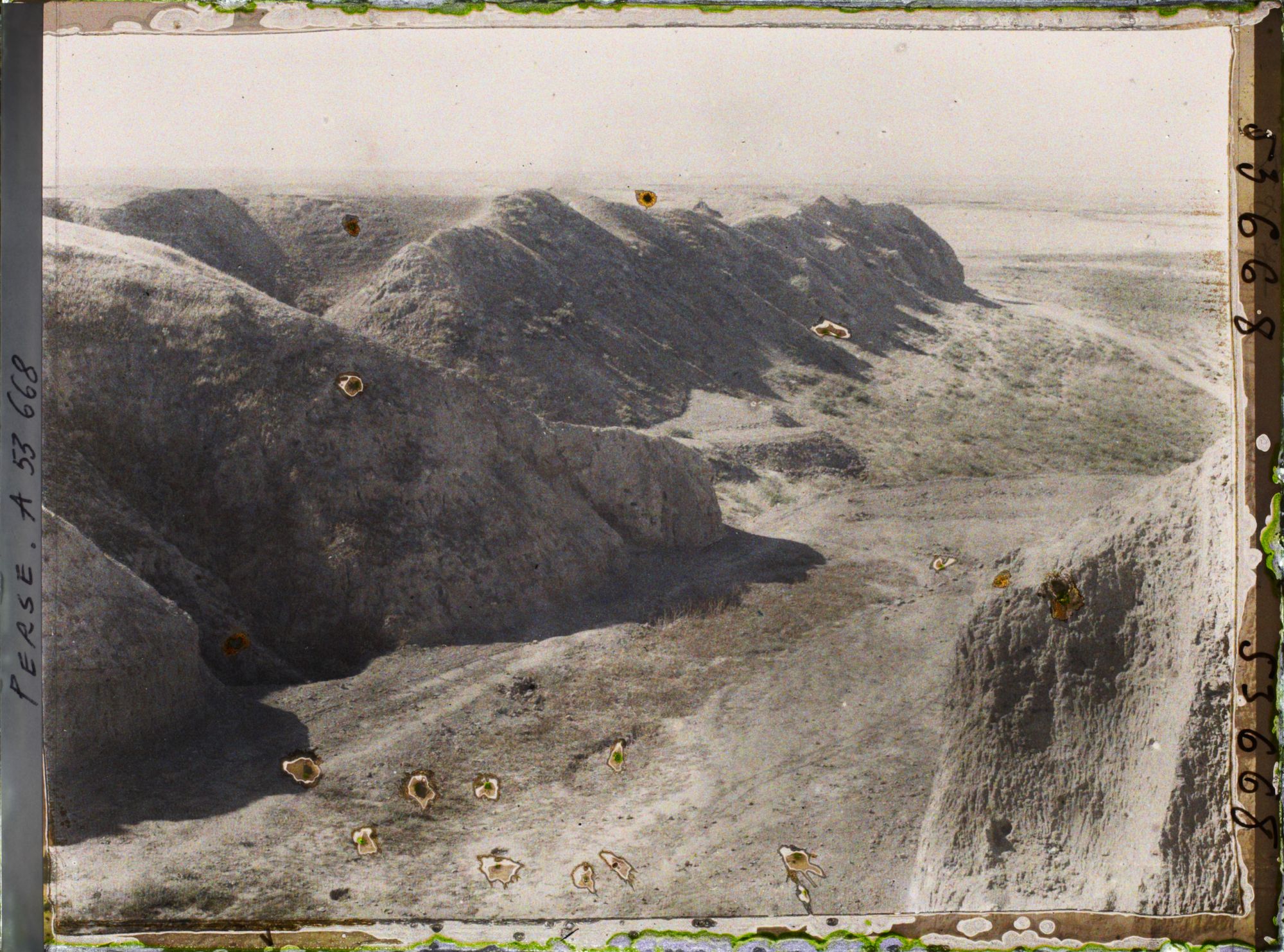 Image représentant Partie non fouillée du Tell (colline de ruines)