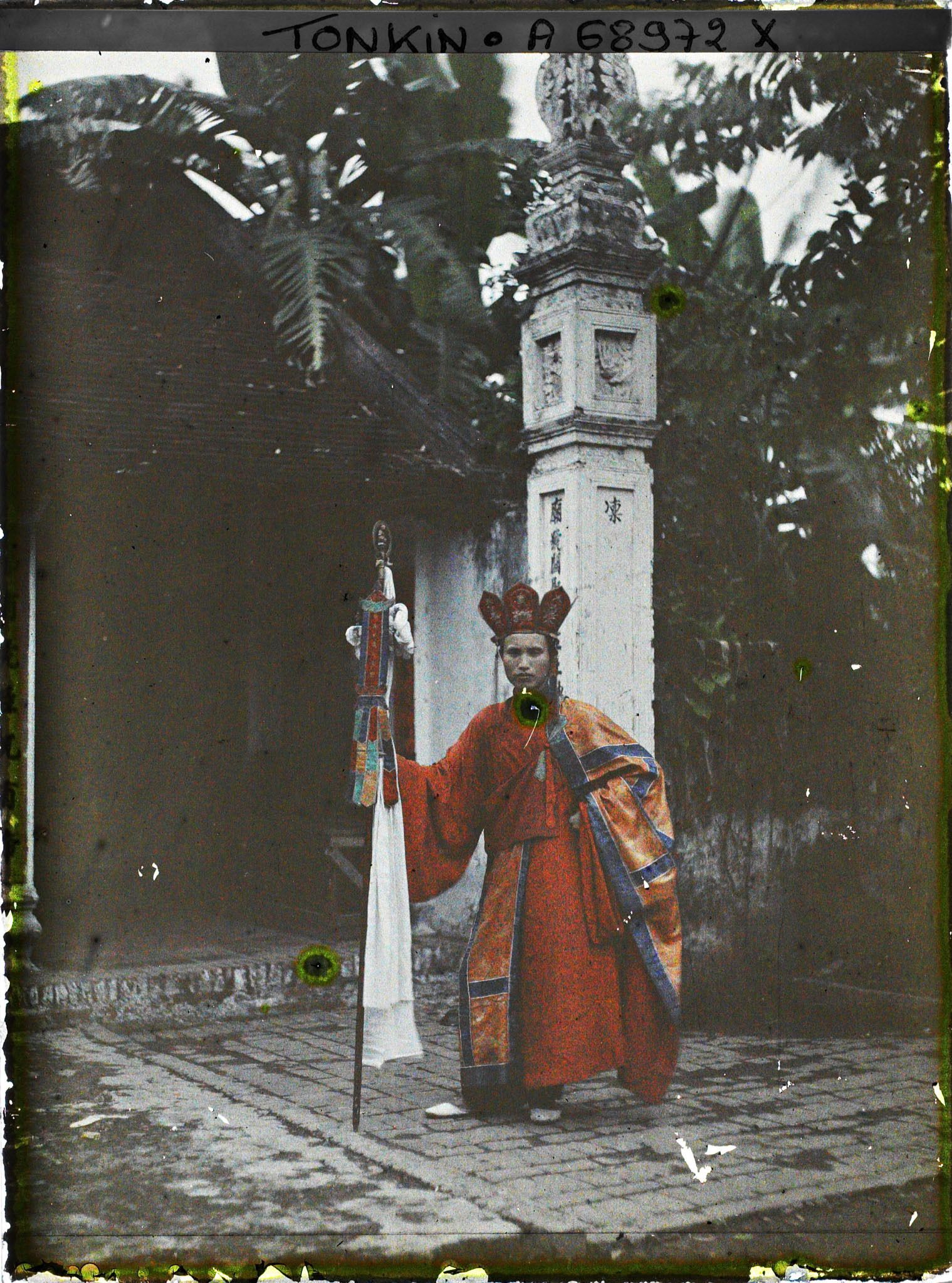 Image représentant Le Thay-phu-thuy officiant principal du Làm-chay