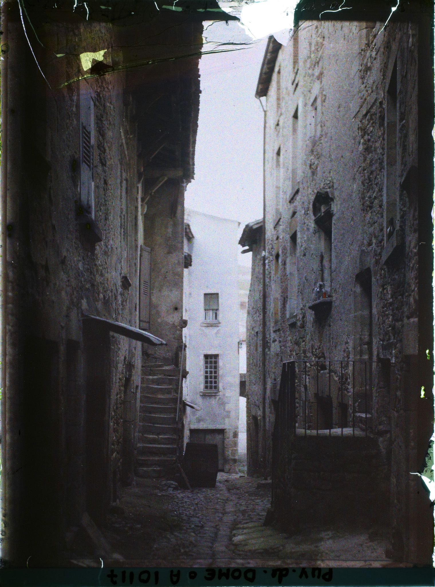 Image représentant France, Sauvagnat, Vieille rue du moyen Âge où se trouvent les Caves du Pays