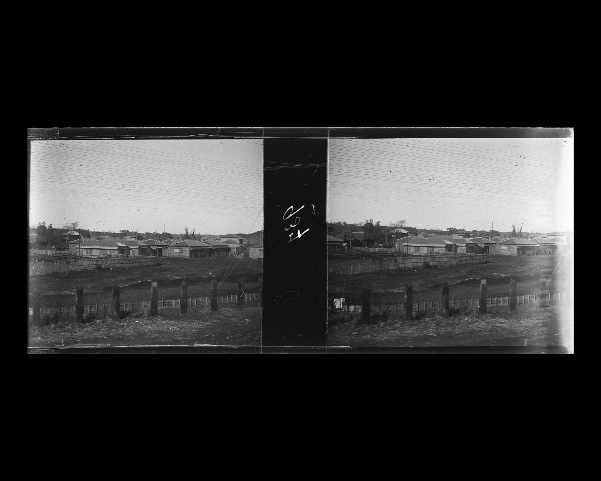 Image représentant Vue d'un quartier d'habitation pris depuis le train