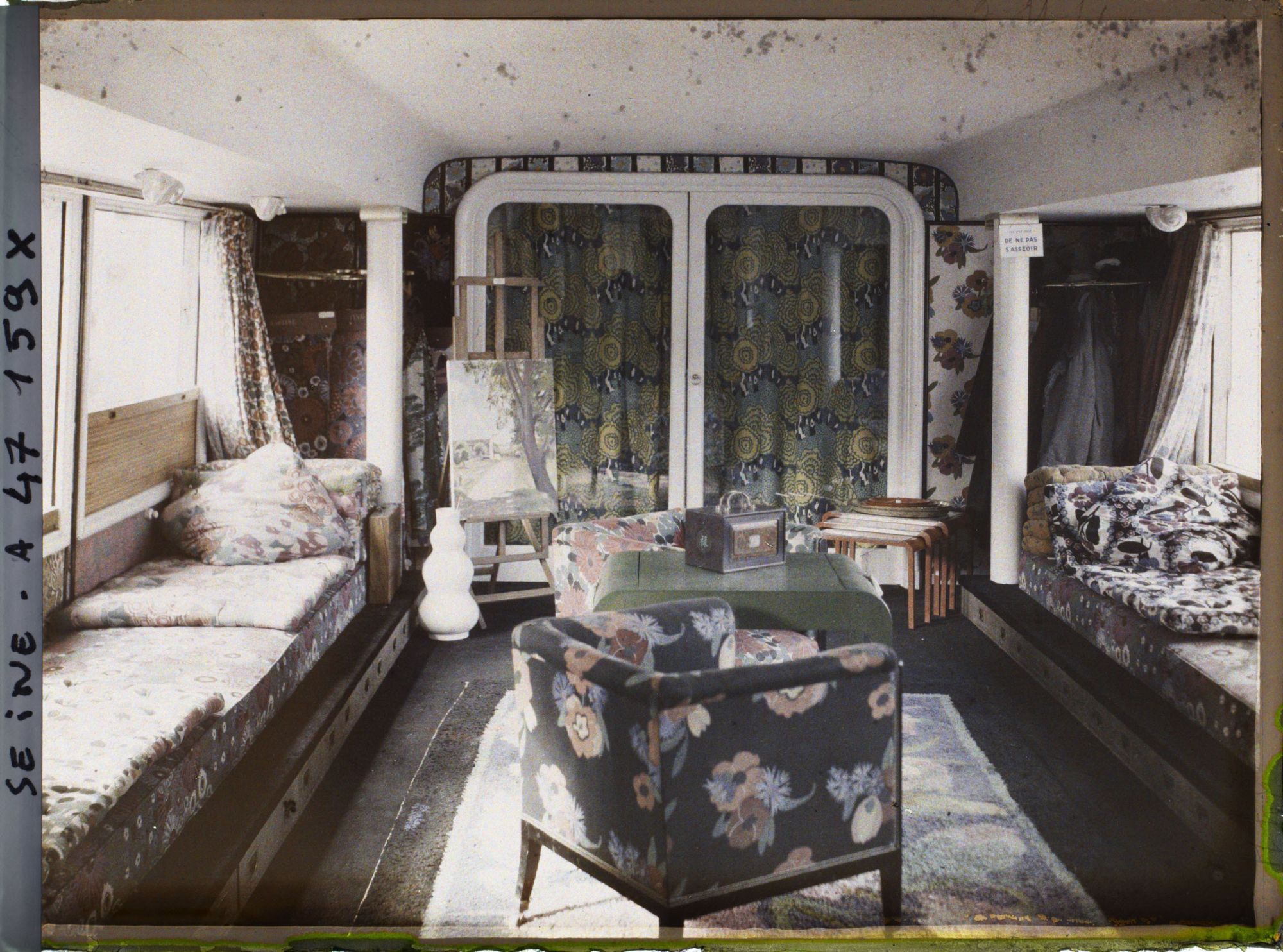 Image représentant L'Exposition des arts décoratifs, Péniche Poiret, Salon, pour présentation création Maison Martine