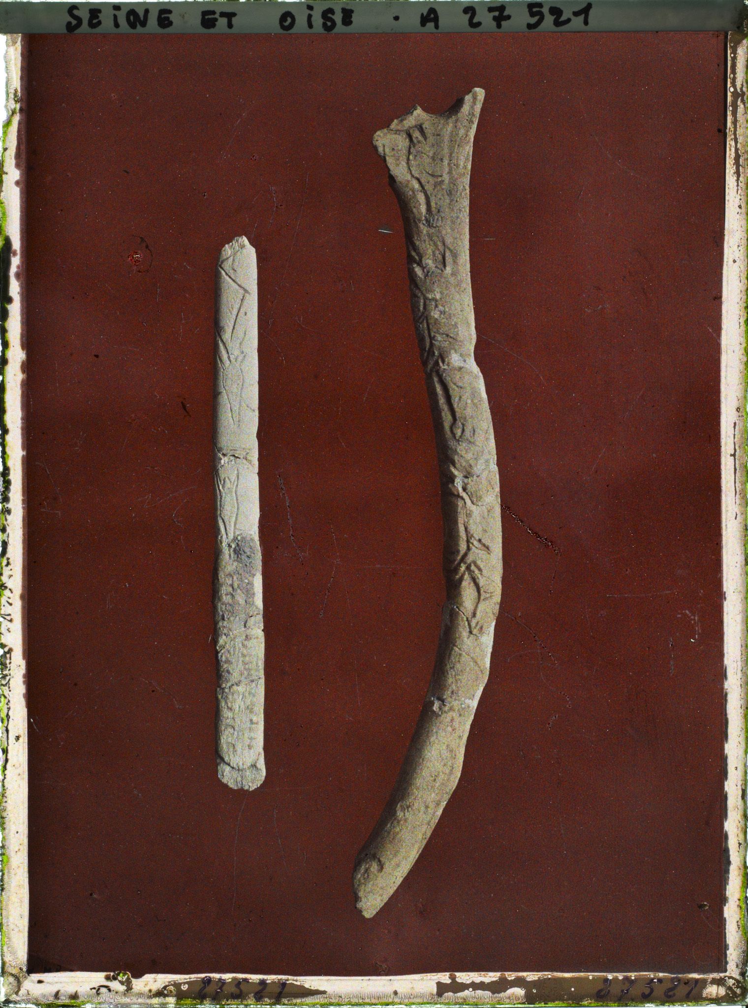 Image représentant France, St Germain-en-Laye, Limeuil : Bâton de propulseur, os plat avec tête