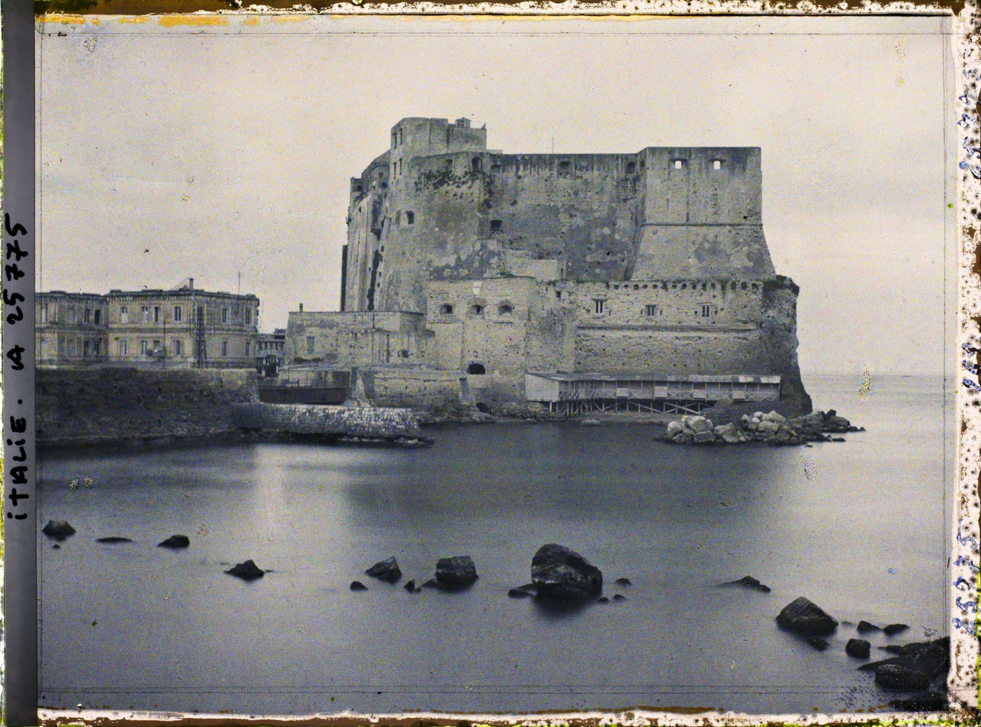 Image représentant Castello dell'Ovo ou château de l'œuf