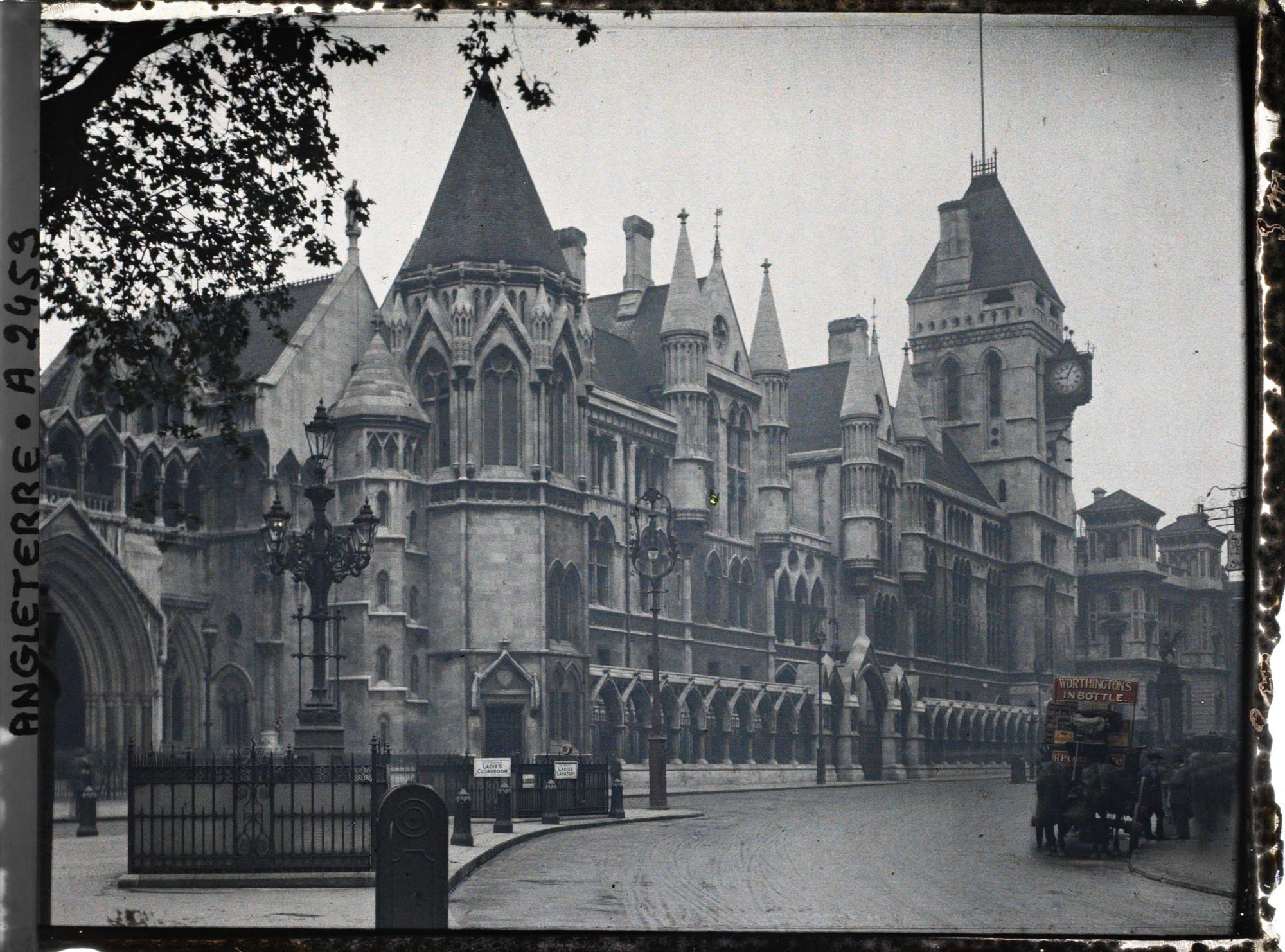 Image représentant The royal courts of justice