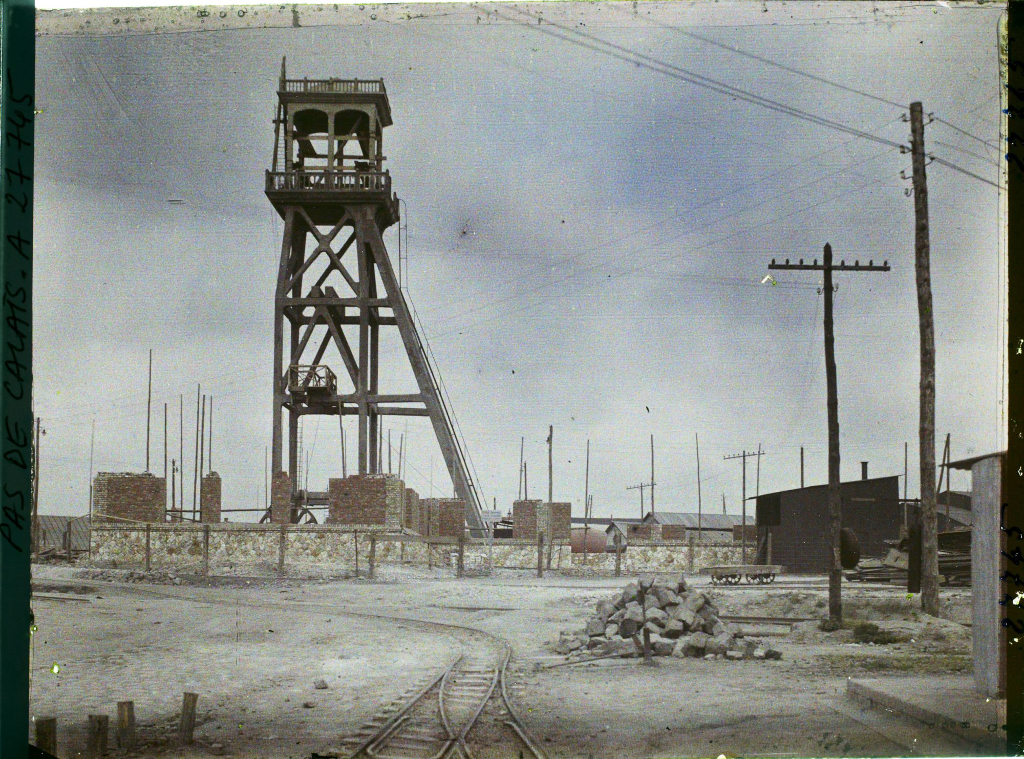 Image représentant France, Lens, Mines de Lens , puits n° 2 , Chevalet de fosse en Construction