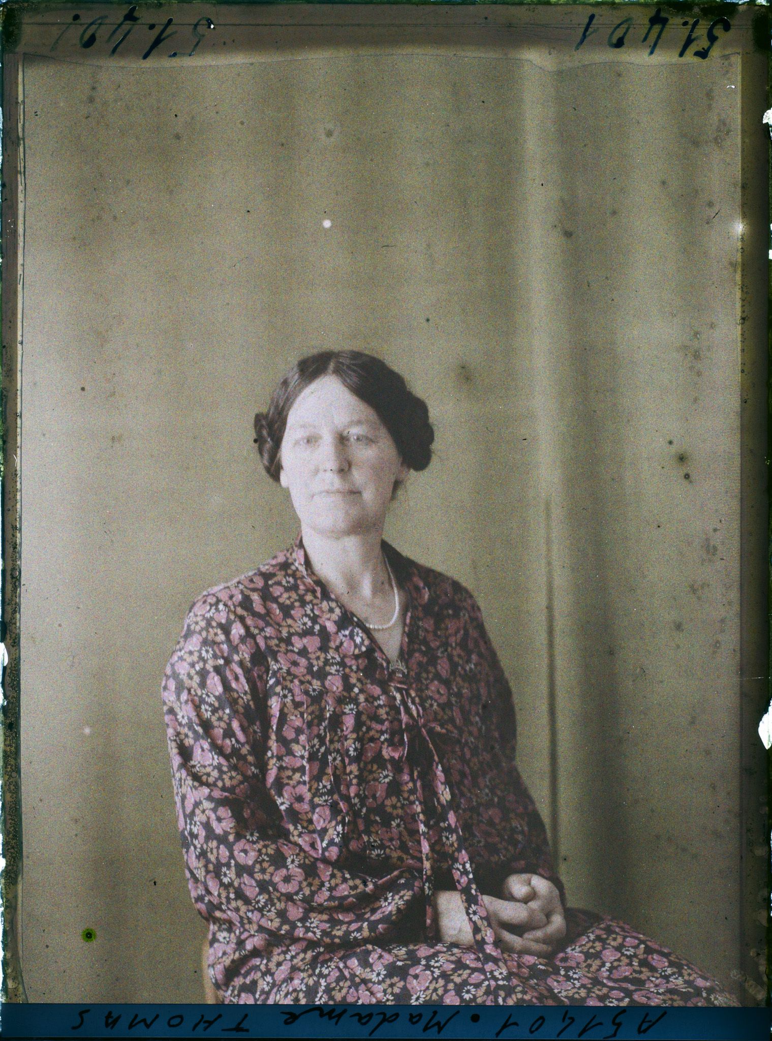 Image représentant https://musee-albert-kahn.s-museum.fr/home/NWQ2OTAwYzNmYjZlZTk1ZWQwODJmMjY4L2dlbmVyaWMtbm90aWNlLXRhYi9hdXRob3JpdHkvNjE3YTc5ZjVjZjhiODk2OGIzMzM3ZDIx/5d6900c3fb6ee95ed082f268/generic-notice-tab/authority/617a79ebcf8b8968b33378b4 Madame Thomas