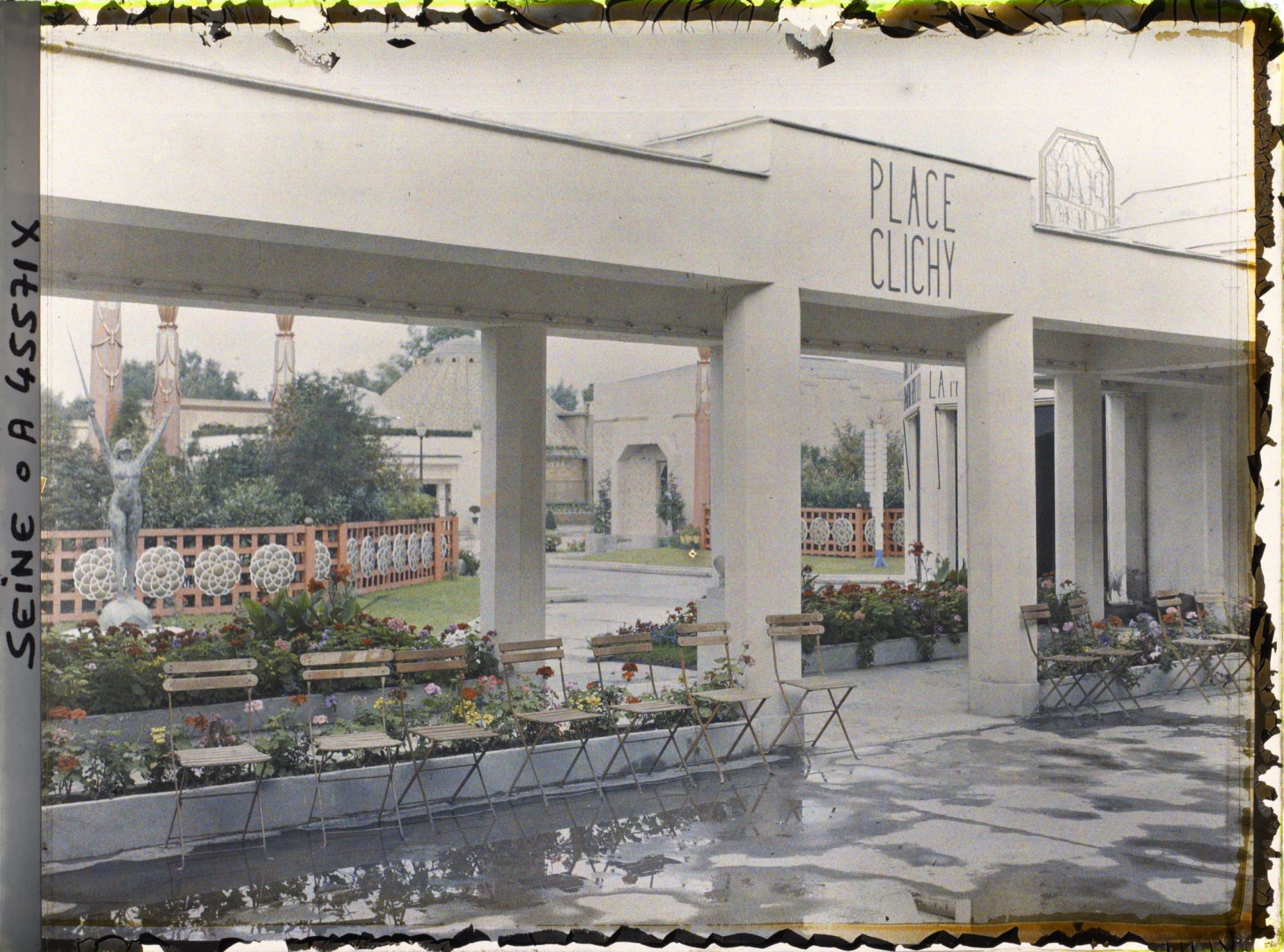 Image représentant L'Exposition des arts décoratifs, Pavillon des Magasins de la place Clichy, sur l'esplanade des Invalides