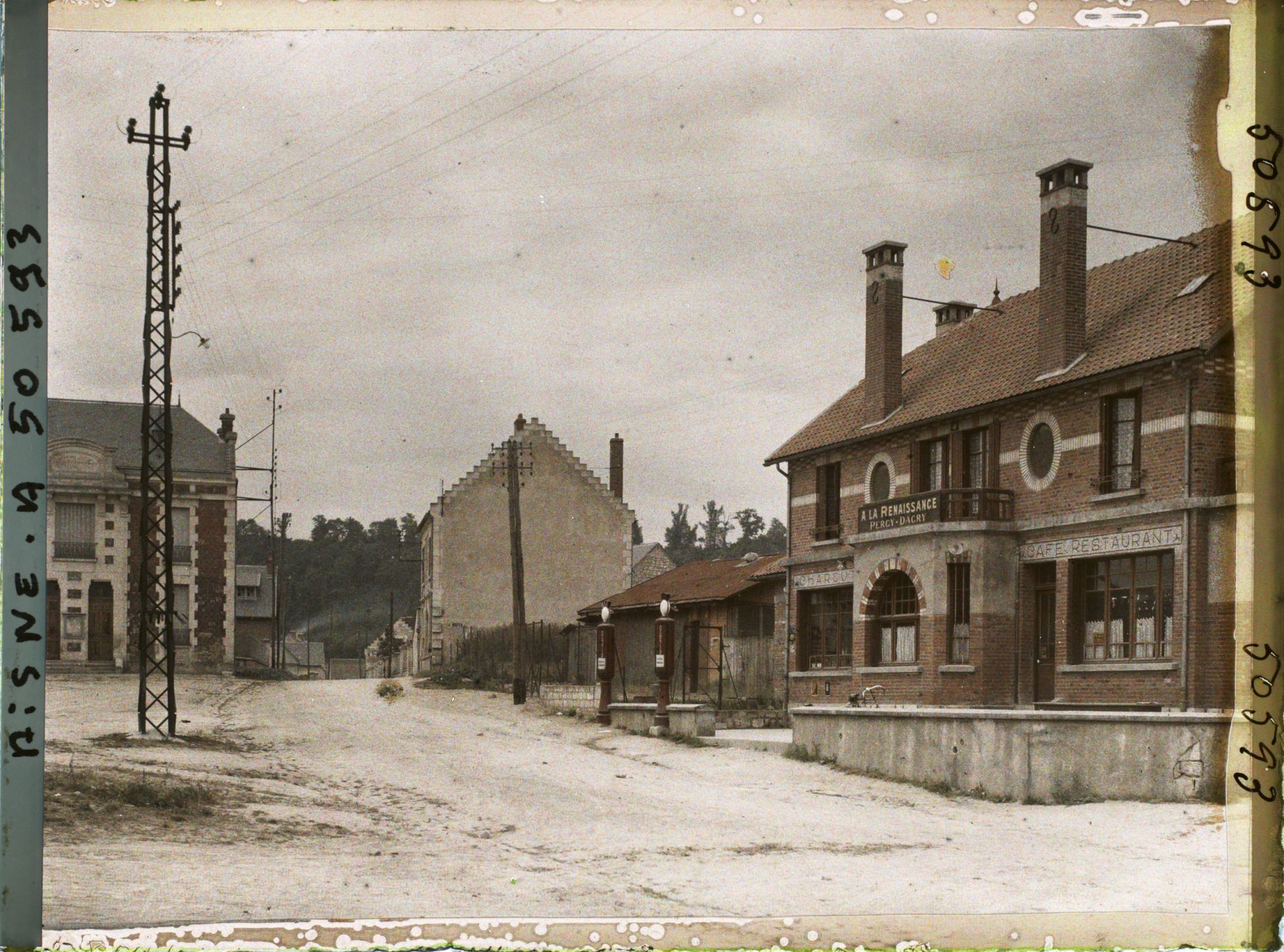 Image représentant France, Margival, Place de la Mairie