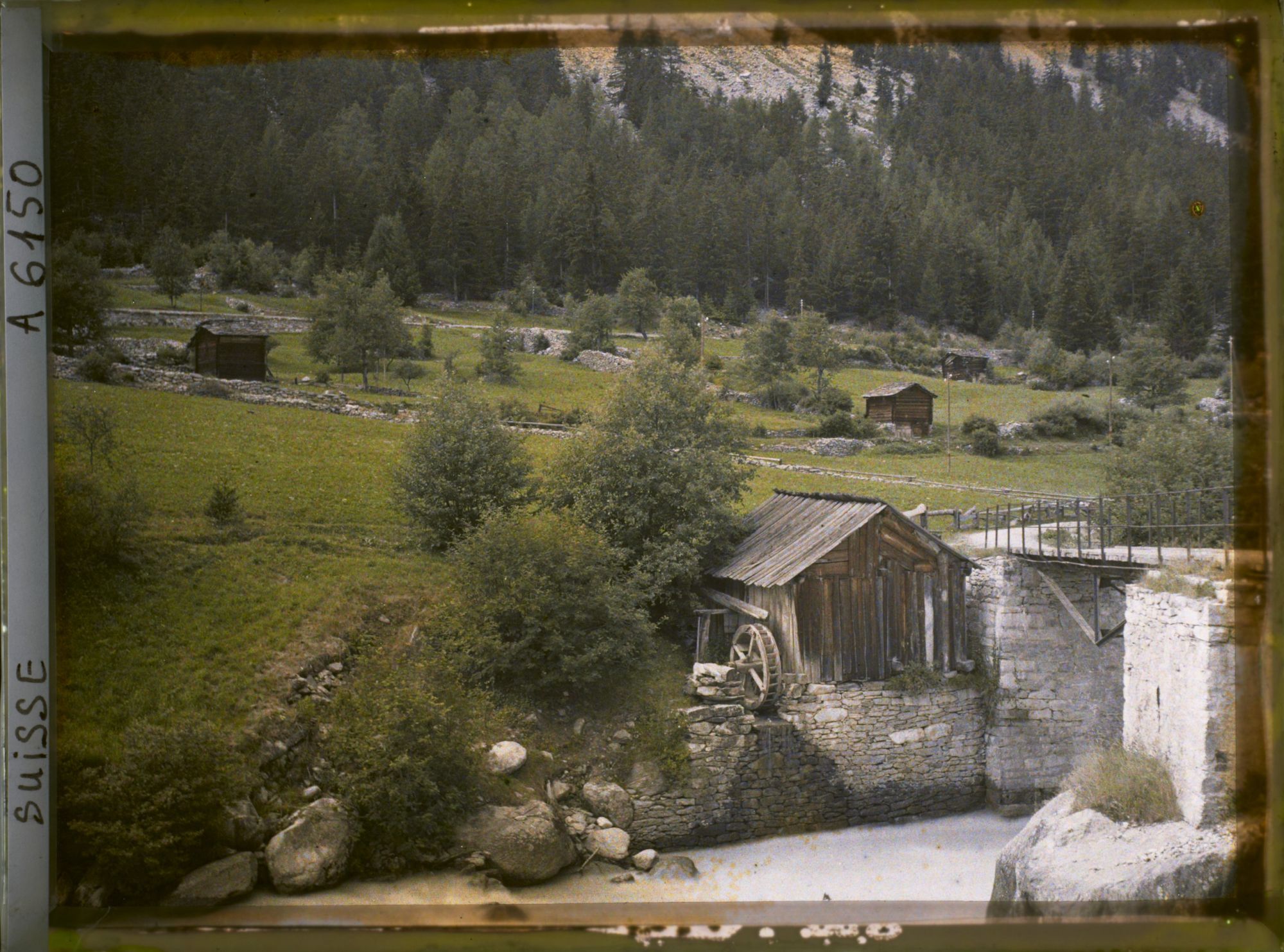 Image représentant Un moulin à eau et un pont sur la vallée de la Viège