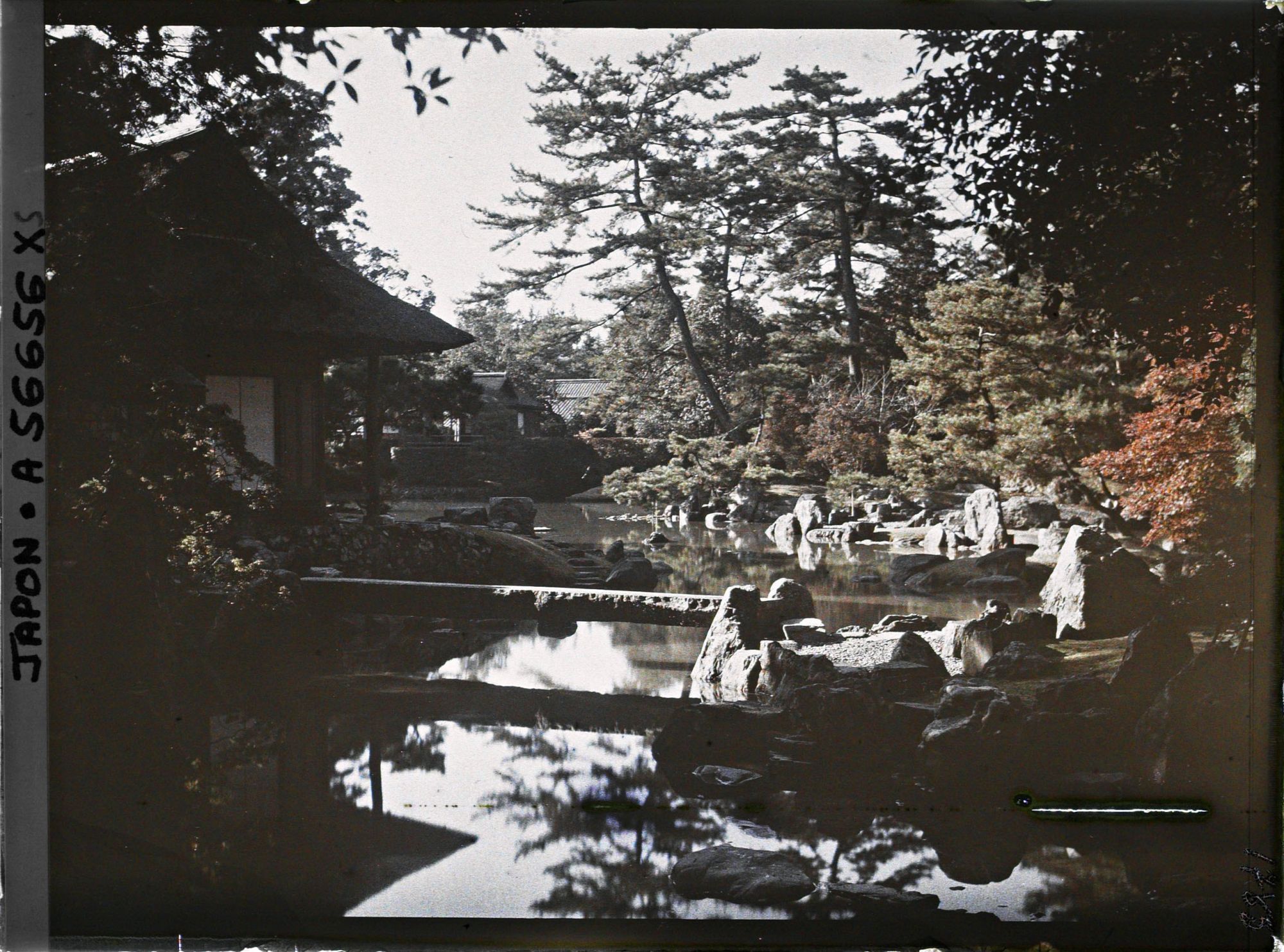Image représentant Villa impériale de Katsura (Katsura-Rikyu) : le pont shirakawa et le pavillon de thé Shôkintei (à gauche)
