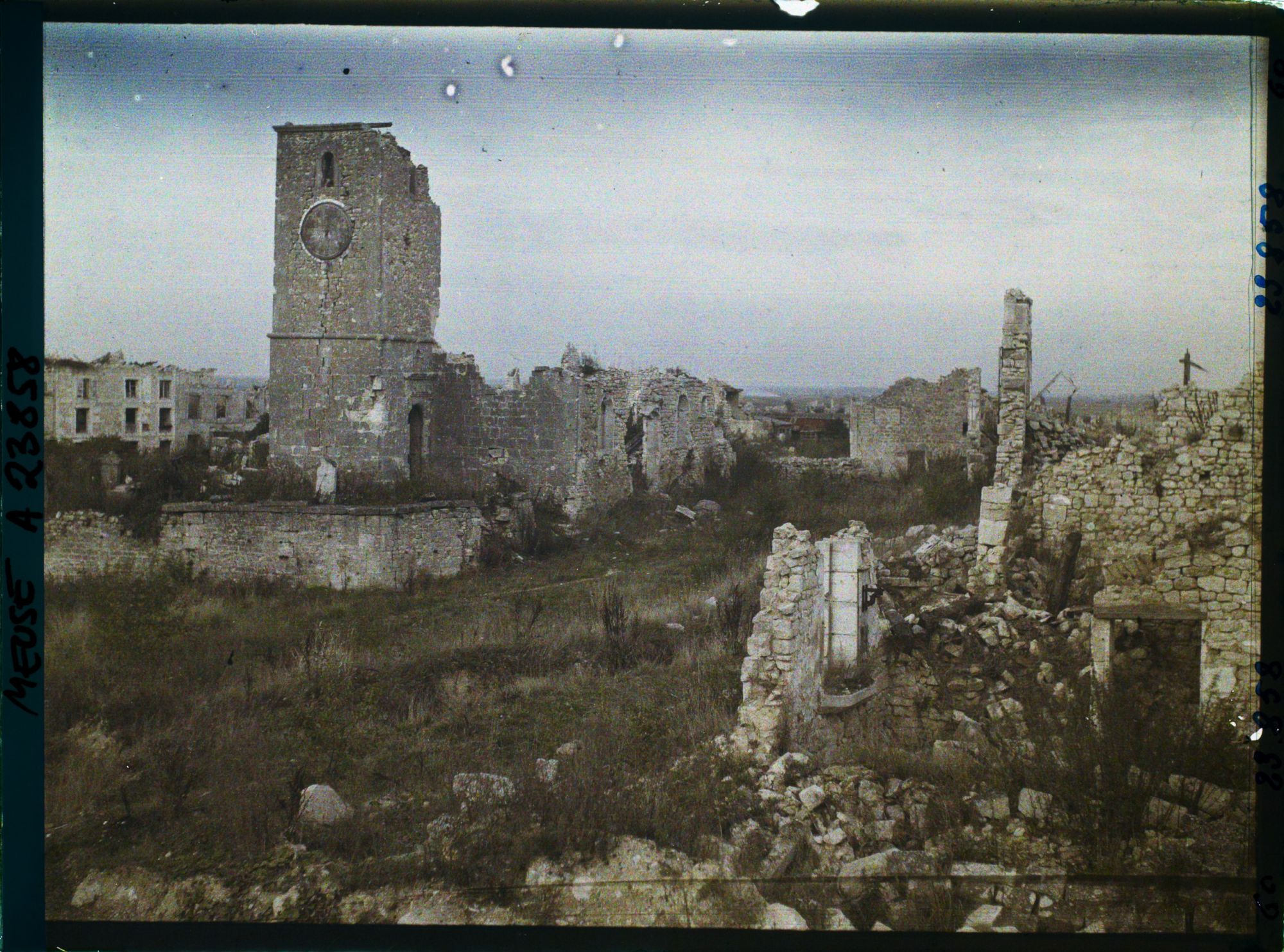 Image représentant France, Chatillon s/les Côtes, Chatillon sous les Côtes  l'Eglise et les ruines