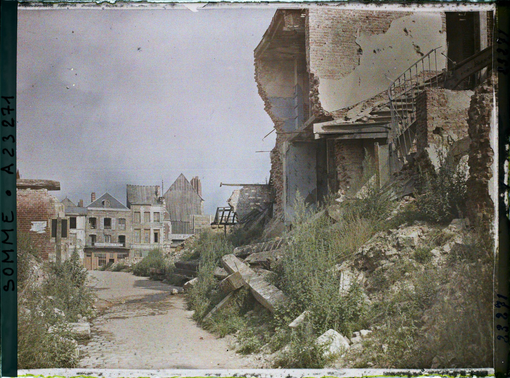 Image représentant France, Péronne, La rue des Neviages