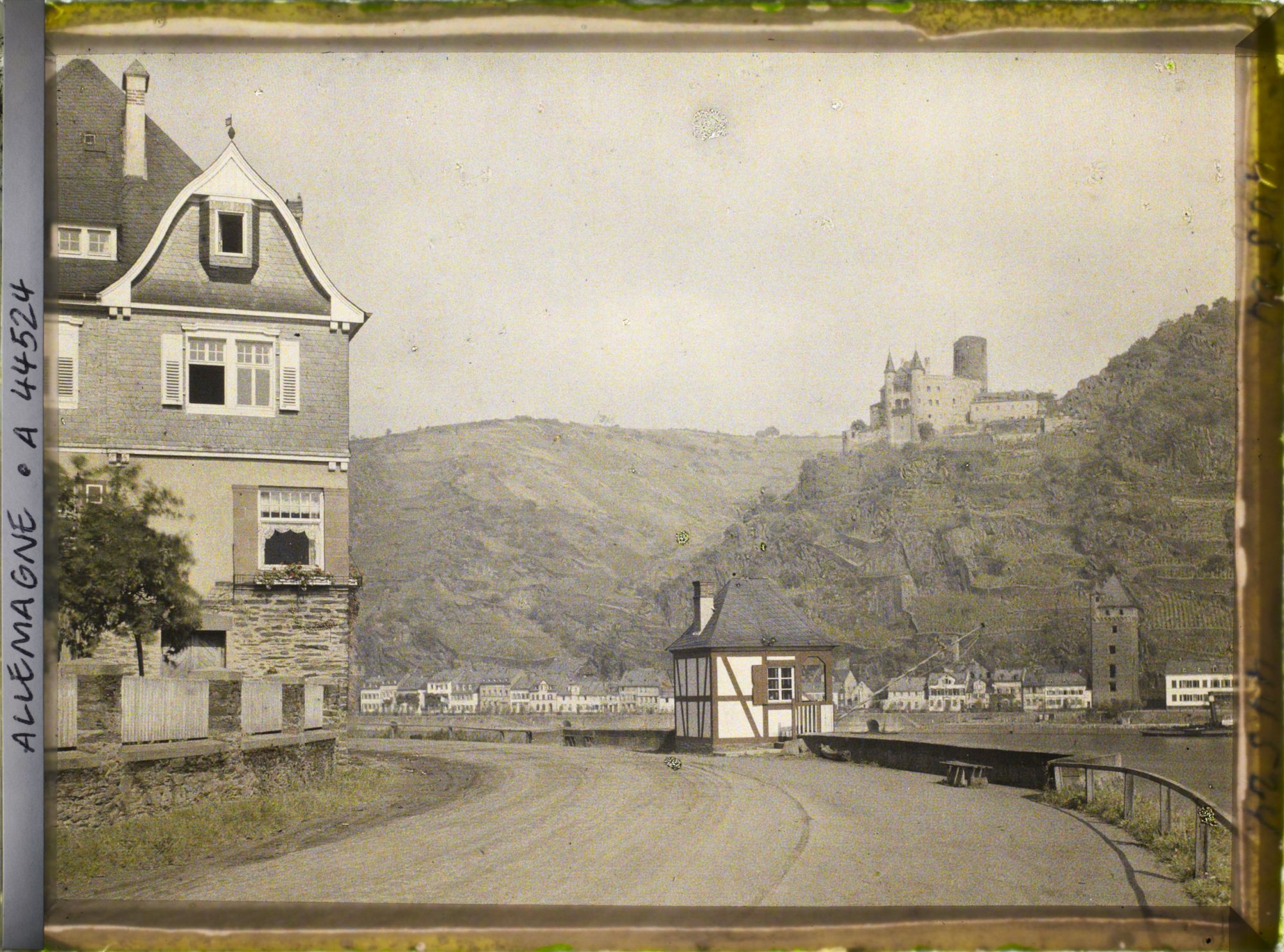 Image représentant Allemagne, St Goarhausen, Entrée Est de St Goar et le Katz