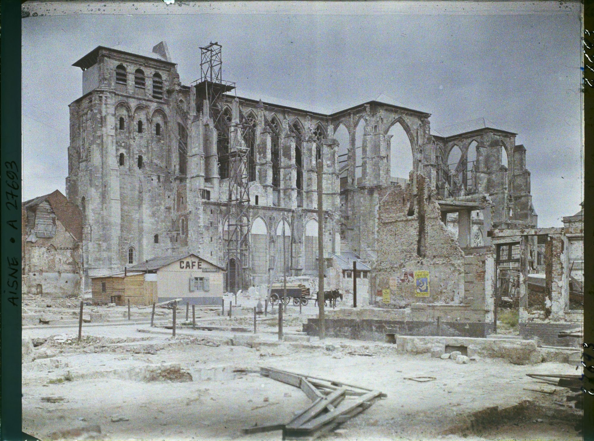 Image représentant France, St Quetin, Cathédrale, façade latérale Est