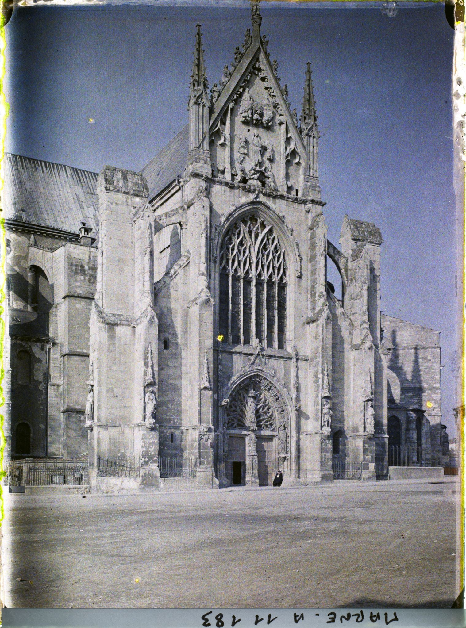 Image représentant Ensemble du portail du transept sud de la basilique Saint-Rémi
