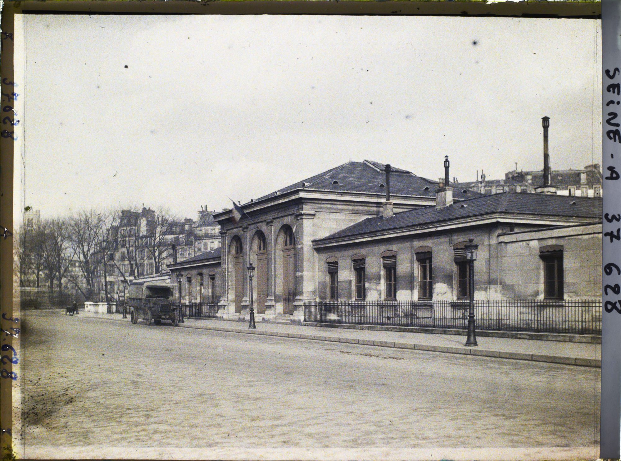 Image représentant La Morgue quai de l'Archevêché