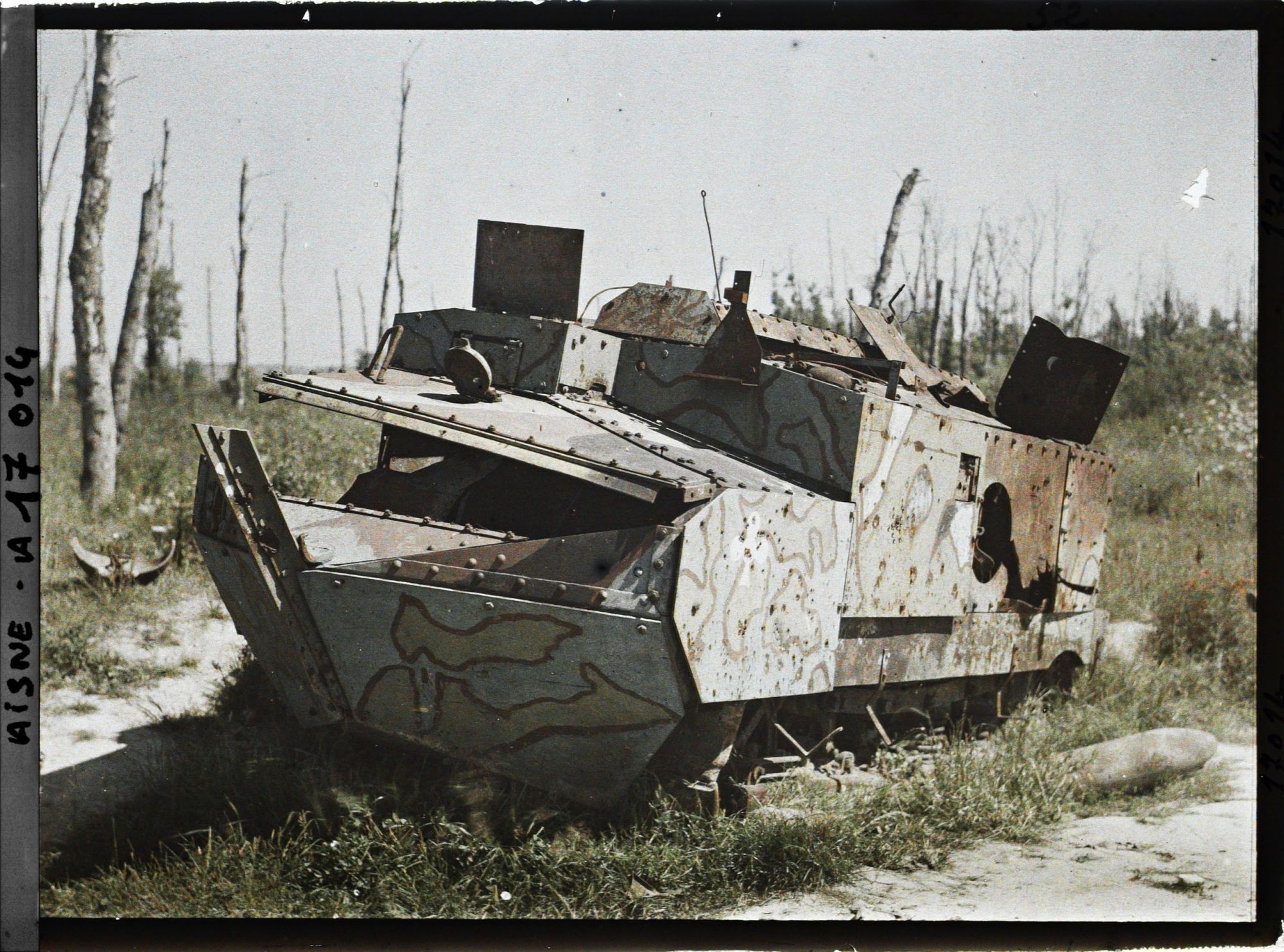Image représentant France, Tank Allemand près de la ferme du Choléra