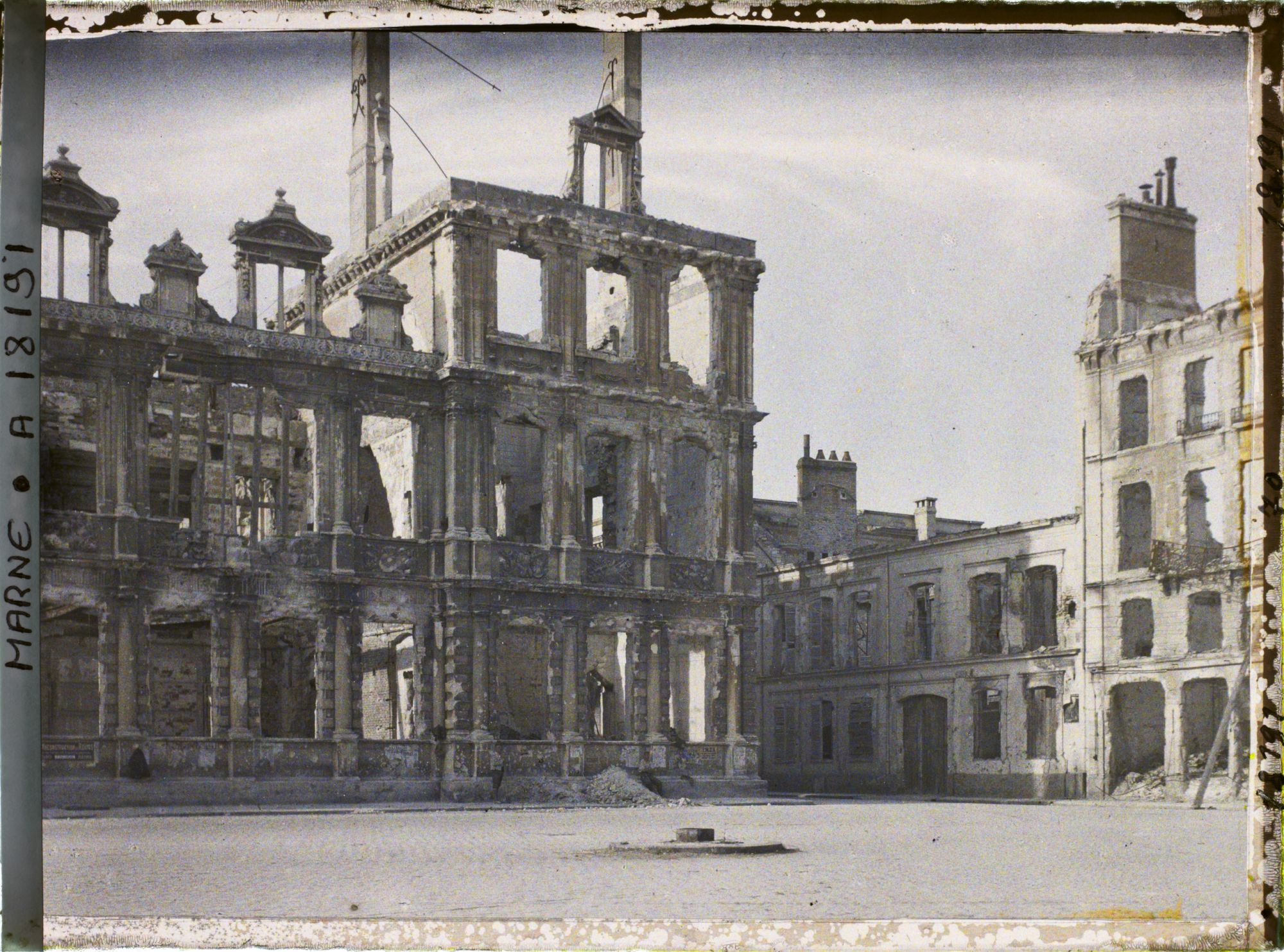 Image représentant France, Reims, La place de l'Hôtel de Ville