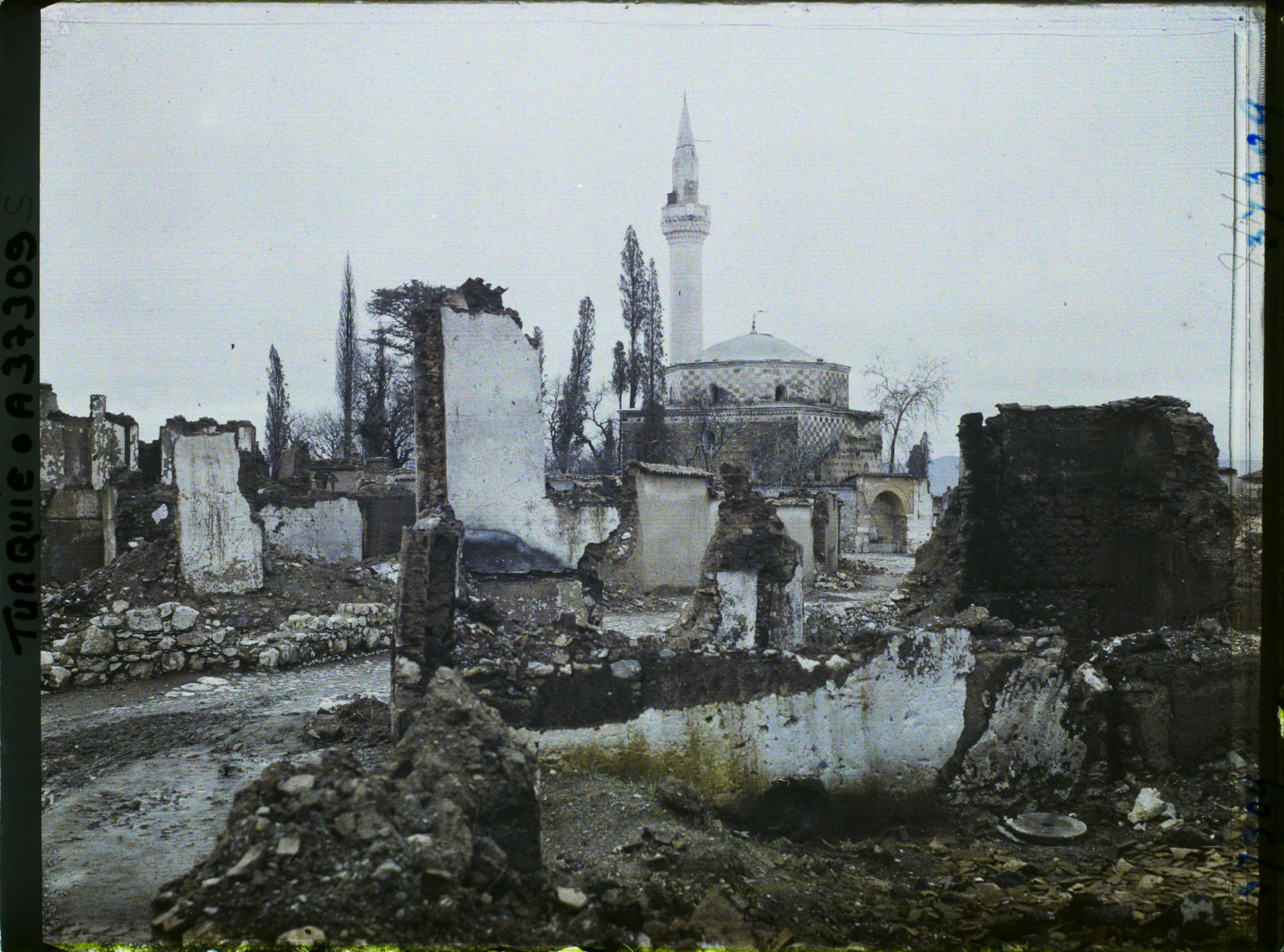 Image représentant Turquie, Magnesie, Ruines vers Husravagha- Djami