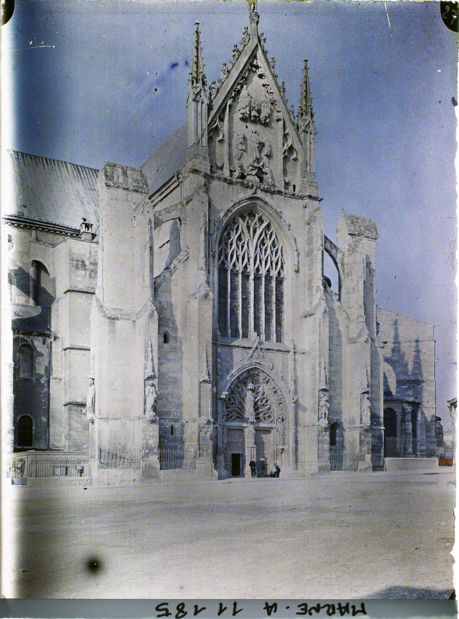 Image représentant Façade du transept sud de la basilique Saint-Rémi