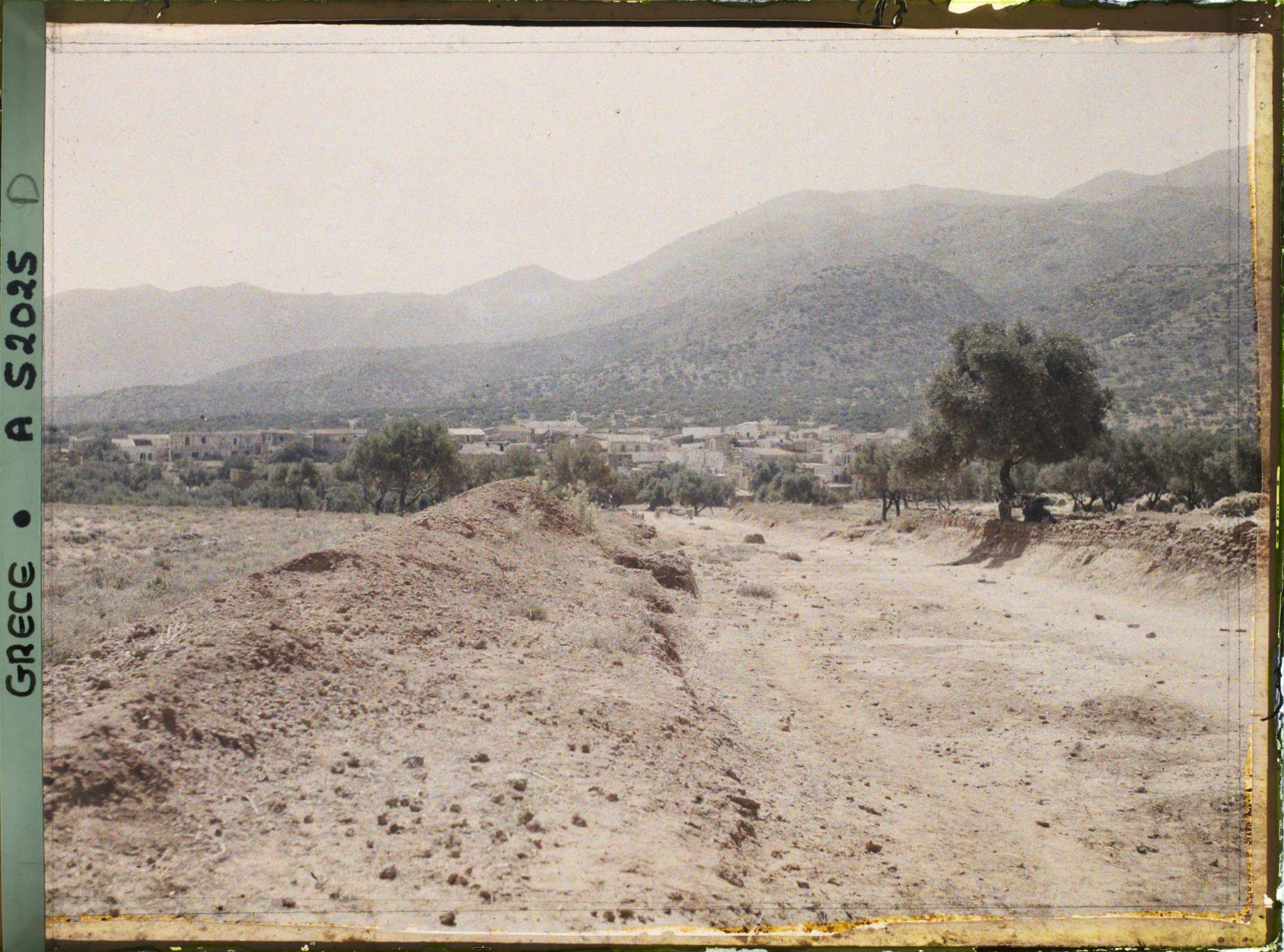 Image représentant En arrivant au village de Malia