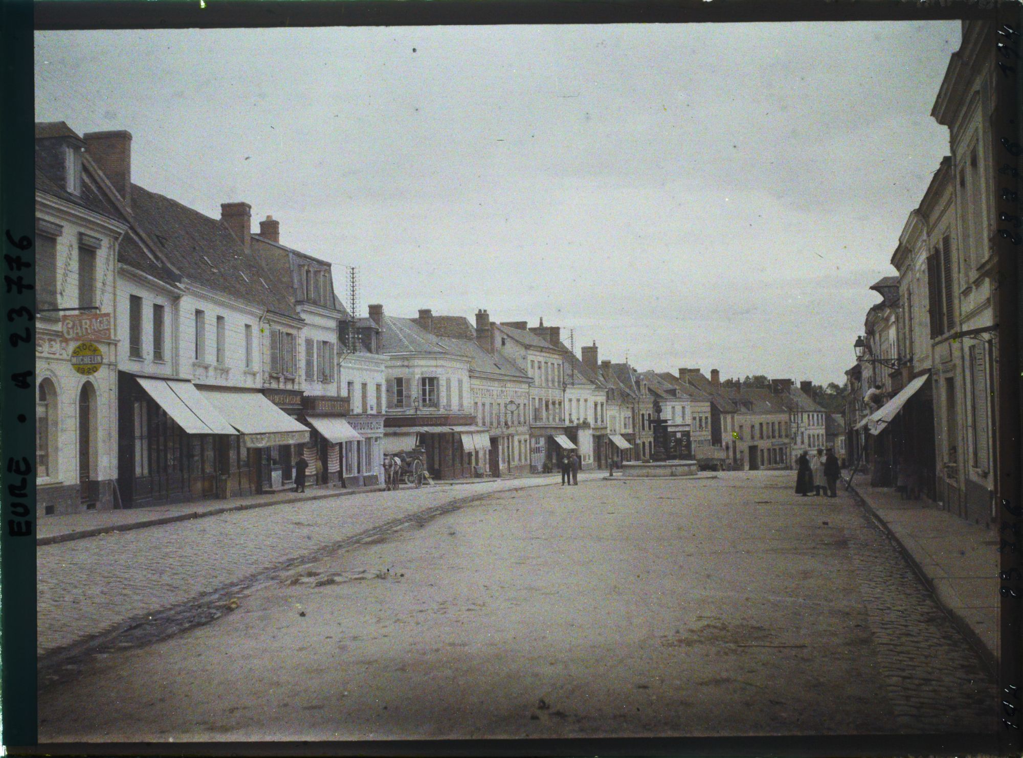 Image représentant La place Carnot et l'église