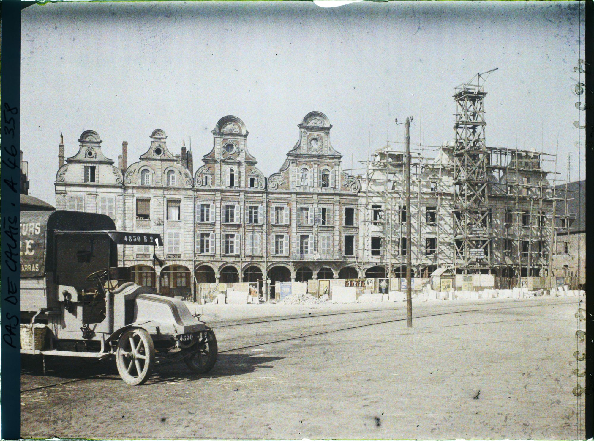 Image représentant France, Arras, Gde place partie Sud.