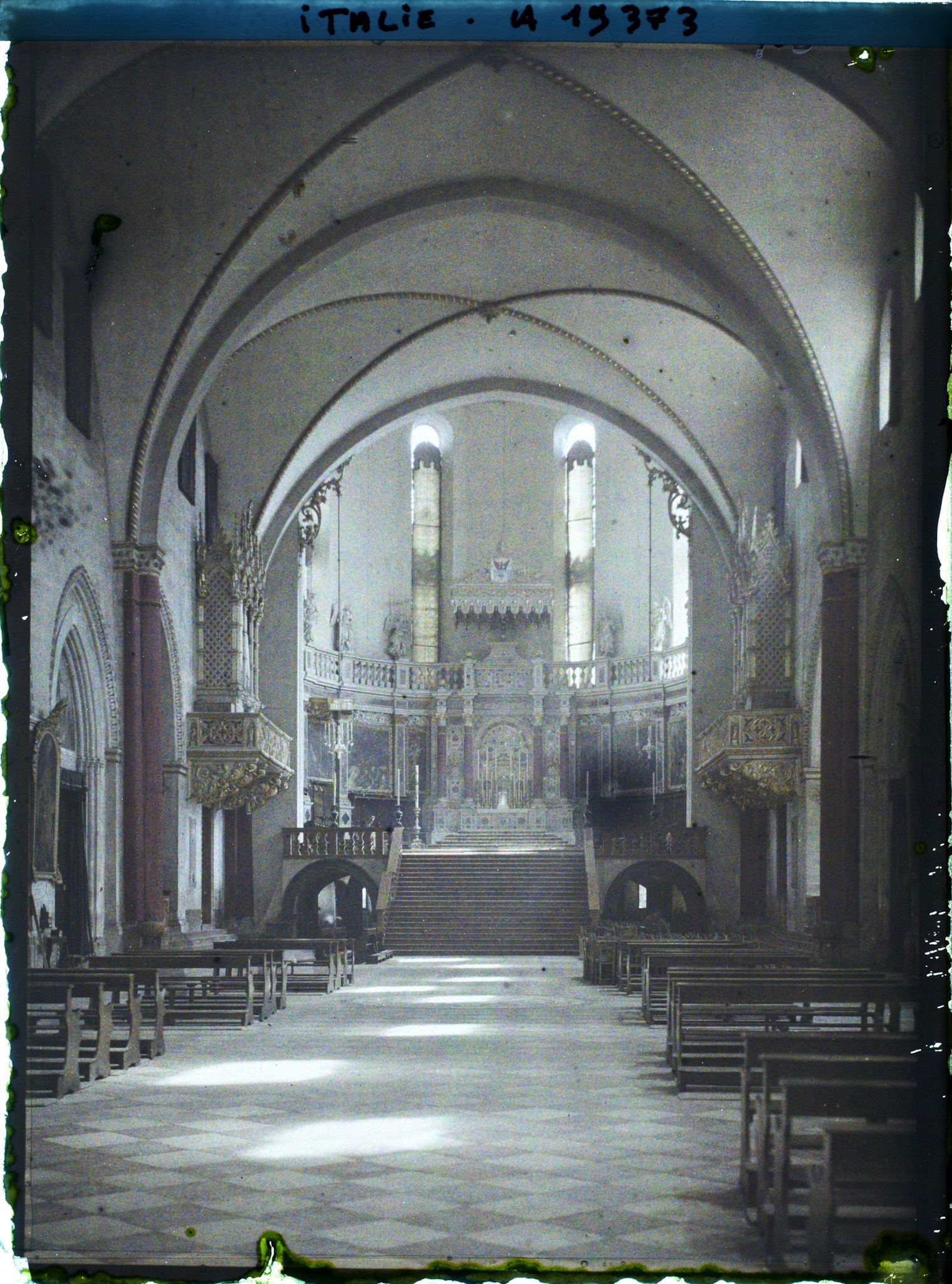 Image représentant Intérieur de la cathédrale Santa Maria Annunciata