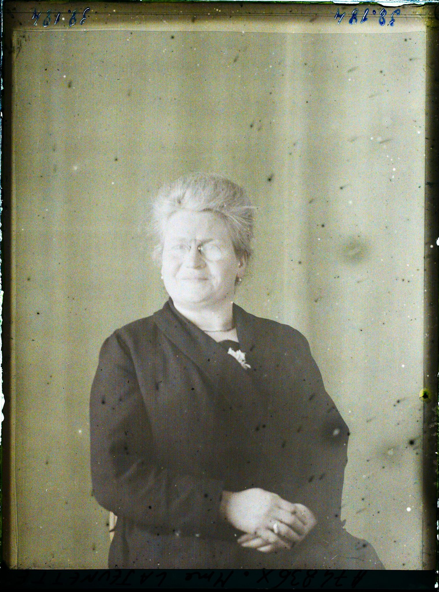 Image représentant https://musee-albert-kahn.s-museum.fr/home/NWQ2OTAwYzNmYjZlZTk1ZWQwODJmMjY4L2dlbmVyaWMtbm90aWNlLXRhYi9hdXRob3JpdHkvNjE3YTc5ZjVjZjhiODk2OGIzMzM3ZDIx/5d6900c3fb6ee95ed082f268/generic-notice-tab/authority/617a79ebcf8b8968b33370a1 Madame Cécile Lajeunette