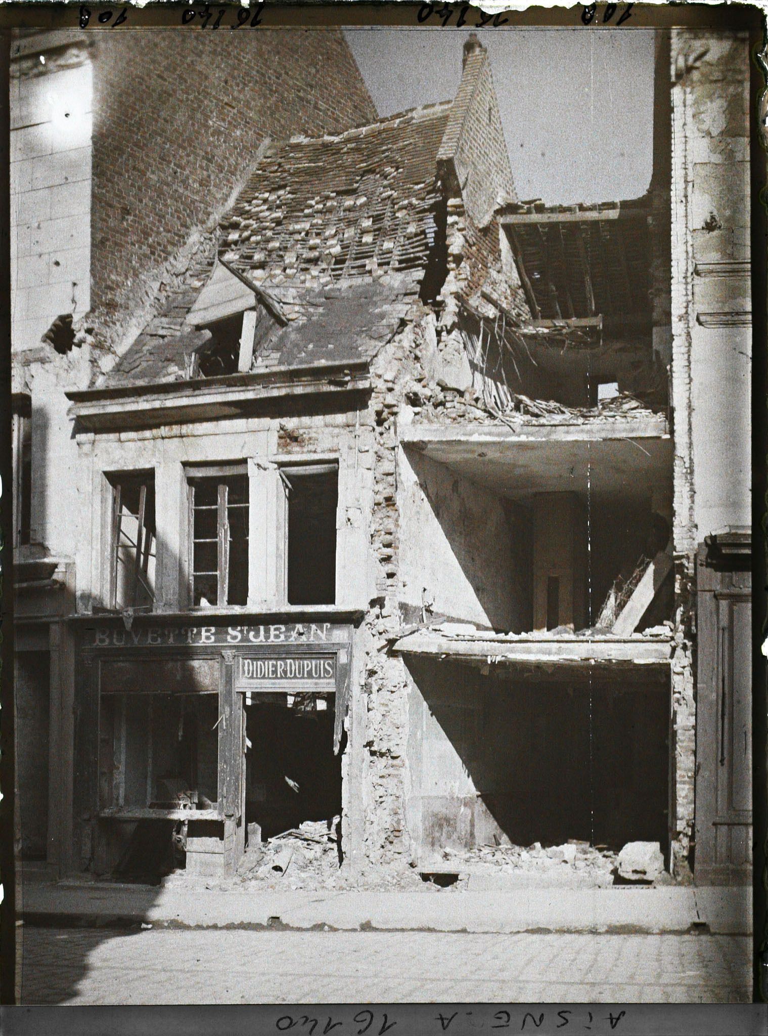 Image représentant France, St Quentin, Maisons en ruines rue St Jean