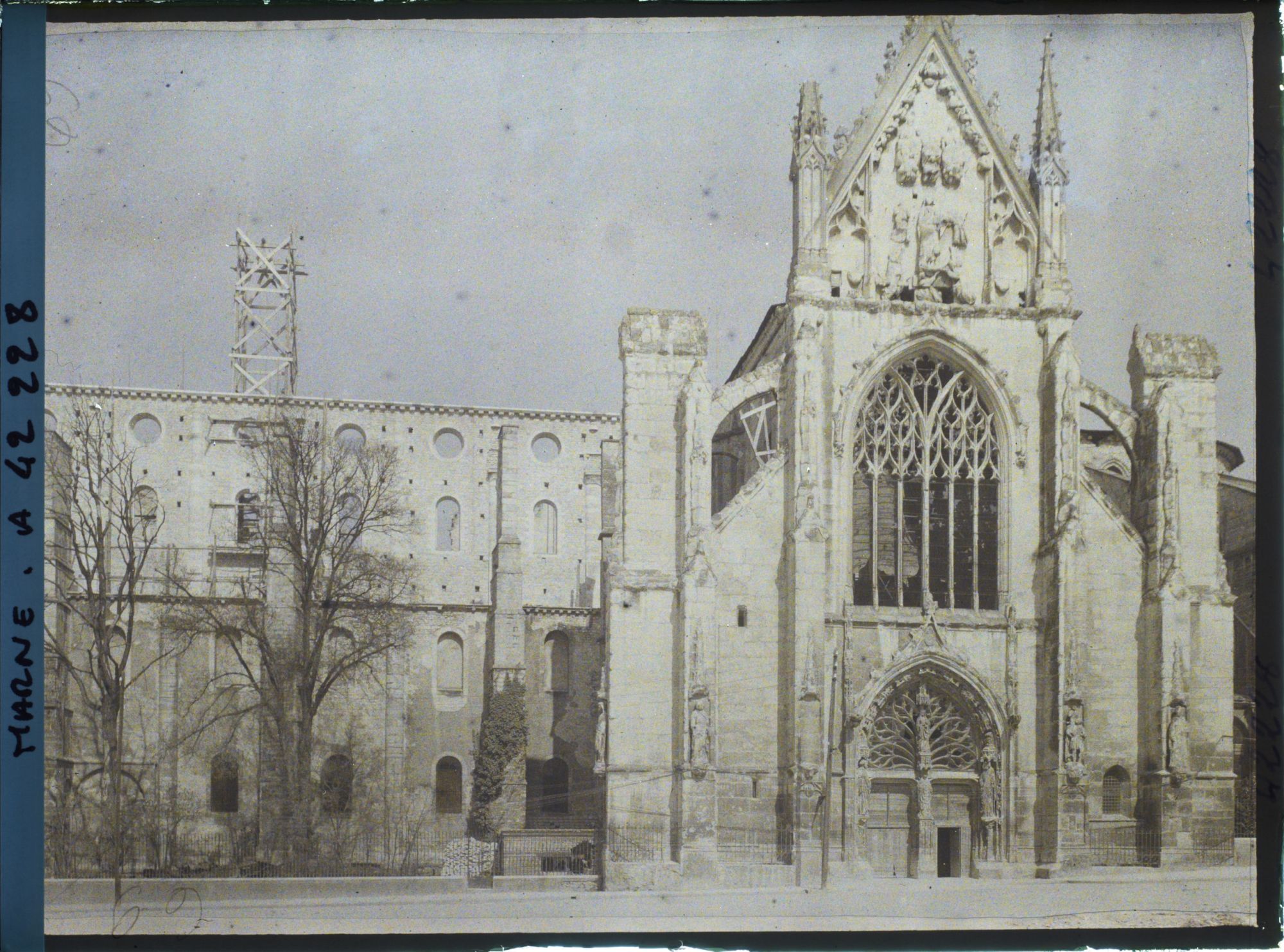 Image représentant France, Reims, Eglise St Rémi