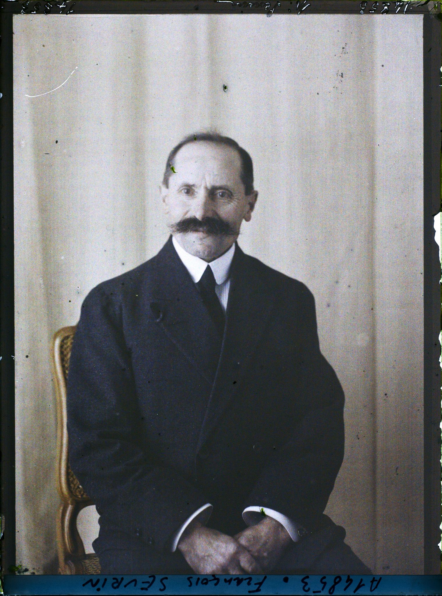 Image représentant Monsieur  https://musee-albert-kahn.s-museum.fr/home/NWQ2OTAwYzNmYjZlZTk1ZWQwODJmMjY4L2dlbmVyaWMtbm90aWNlLXRhYi9hdXRob3JpdHkvNjE3YTc5ZjVjZjhiODk2OGIzMzM3ZDIx/5d6900c3fb6ee95ed082f268/generic-notice-tab/authority/617a79ebcf8b8968b33377dc François Seurin