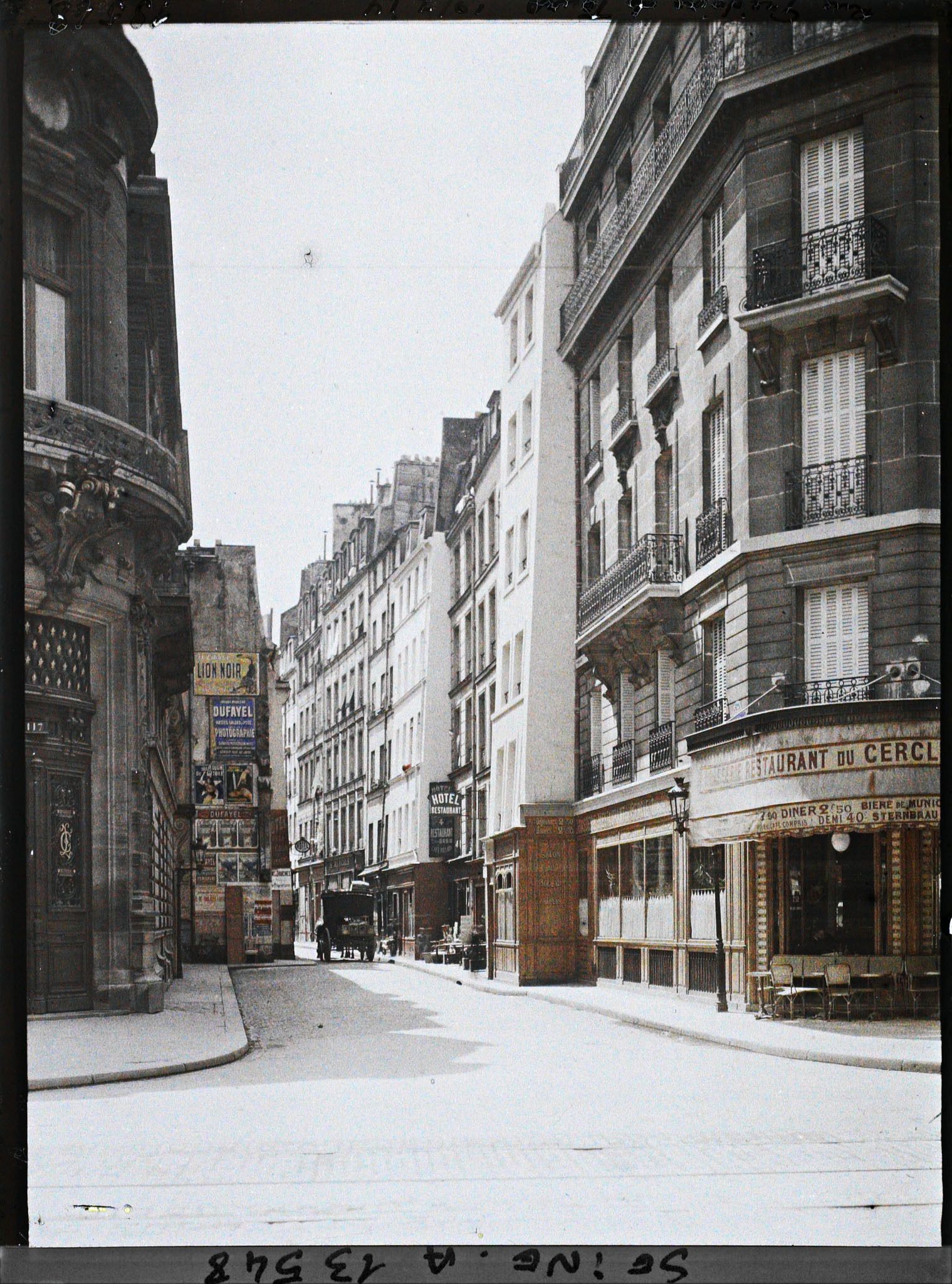 Image représentant La rue Grégoire-de-Tours vue du boulevard St-Germain