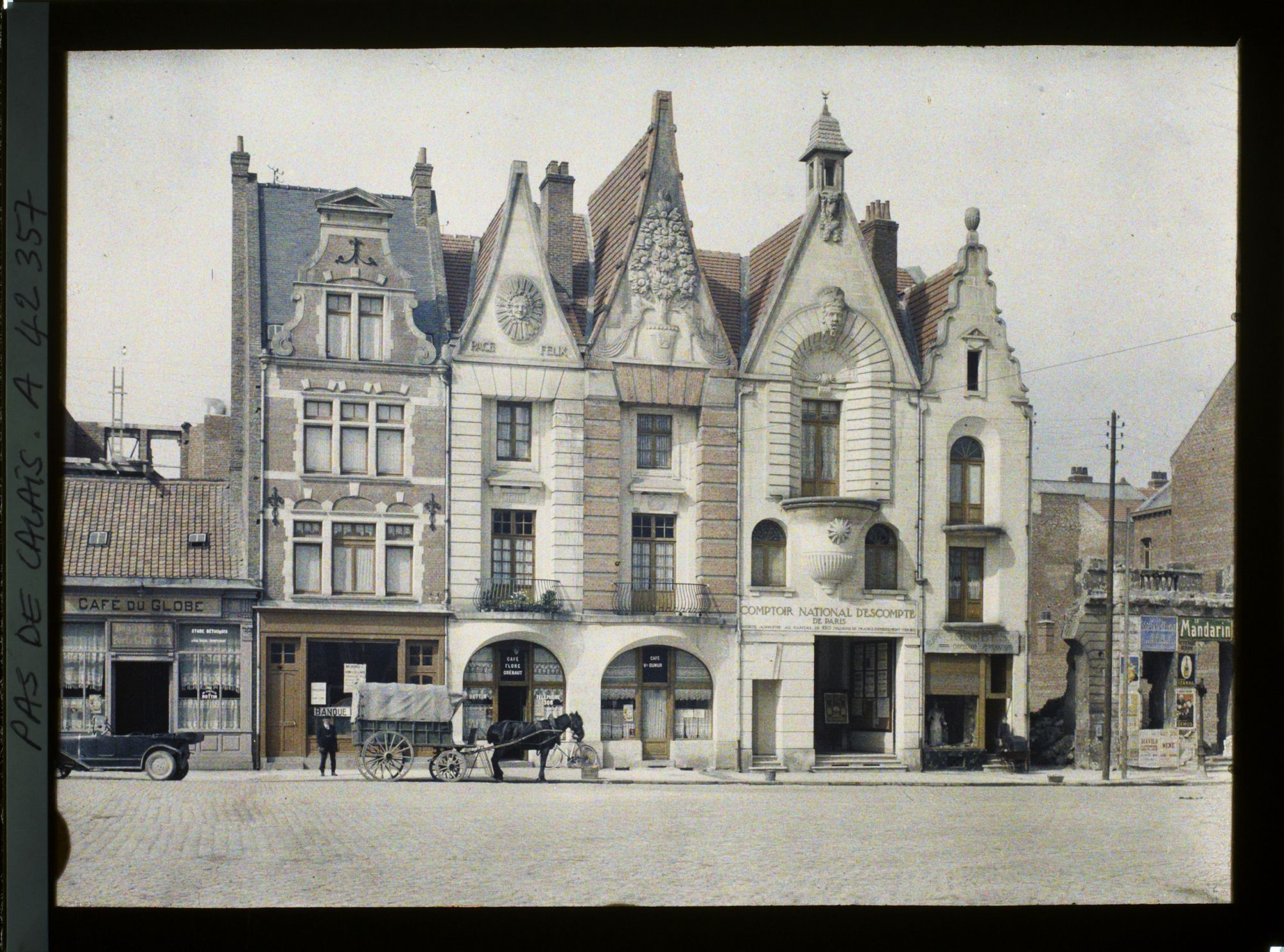 Image représentant France, Bethune, Groupe de nouvelles maisons, Grande Place