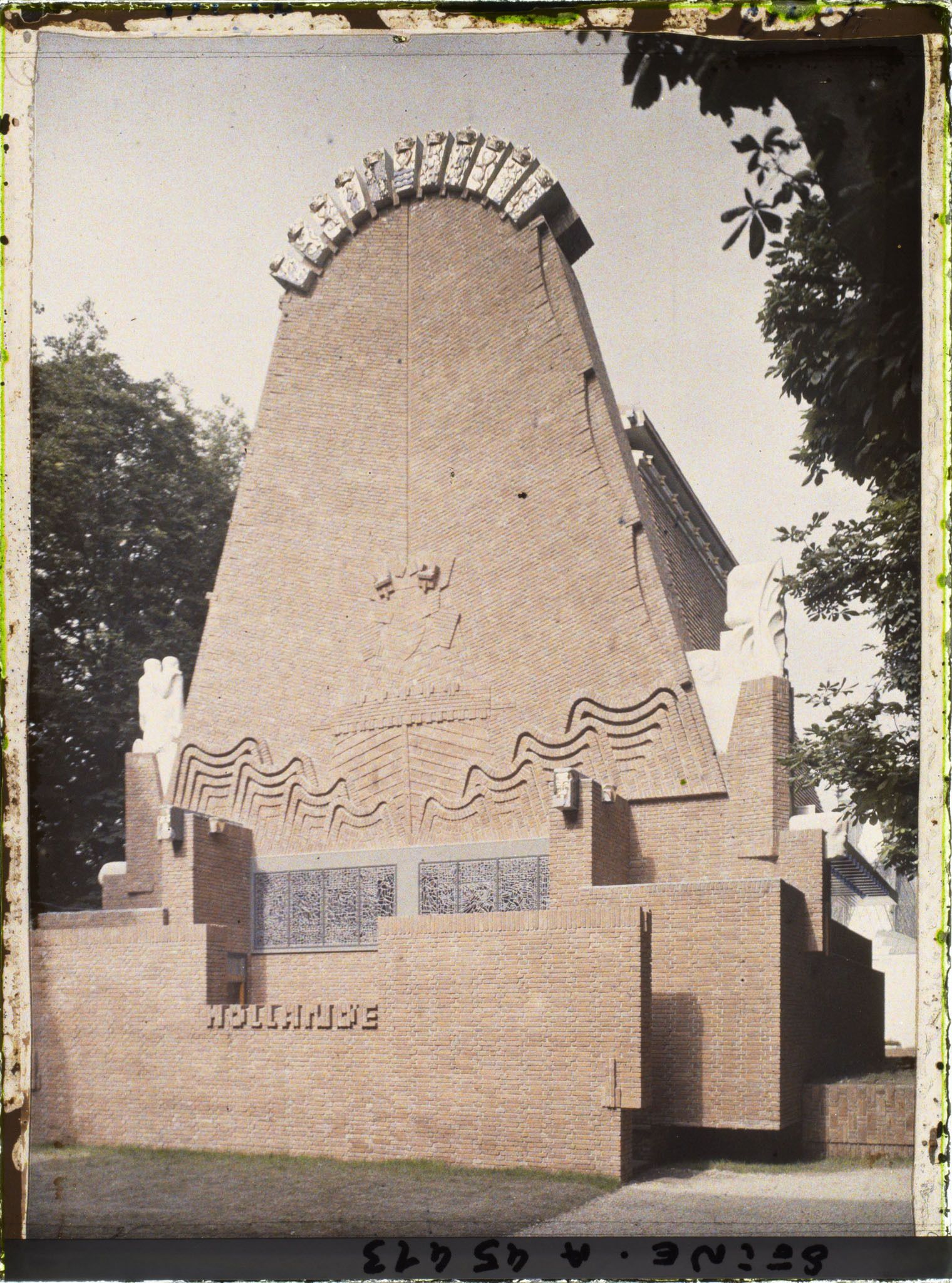 Image représentant L'Exposition des arts décoratifs, Pavillon de la Hollande, façade postérieure