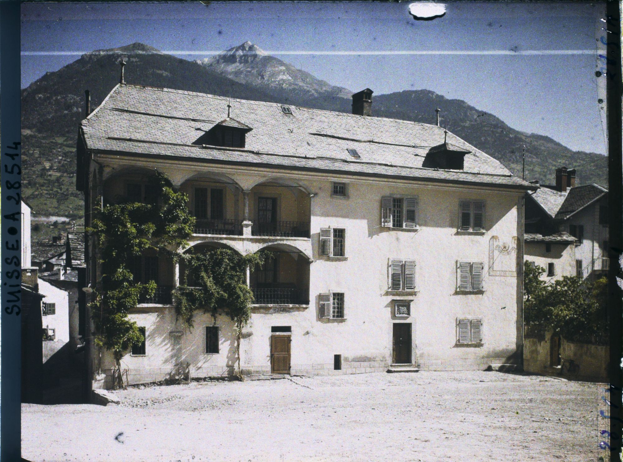 Image représentant Le tribunal (maison Burgener) depuis la St. Martiniplatz