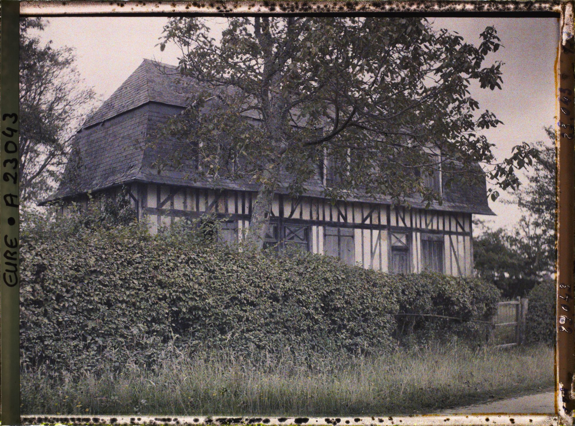 Image représentant Une maison sur les bords de la route
