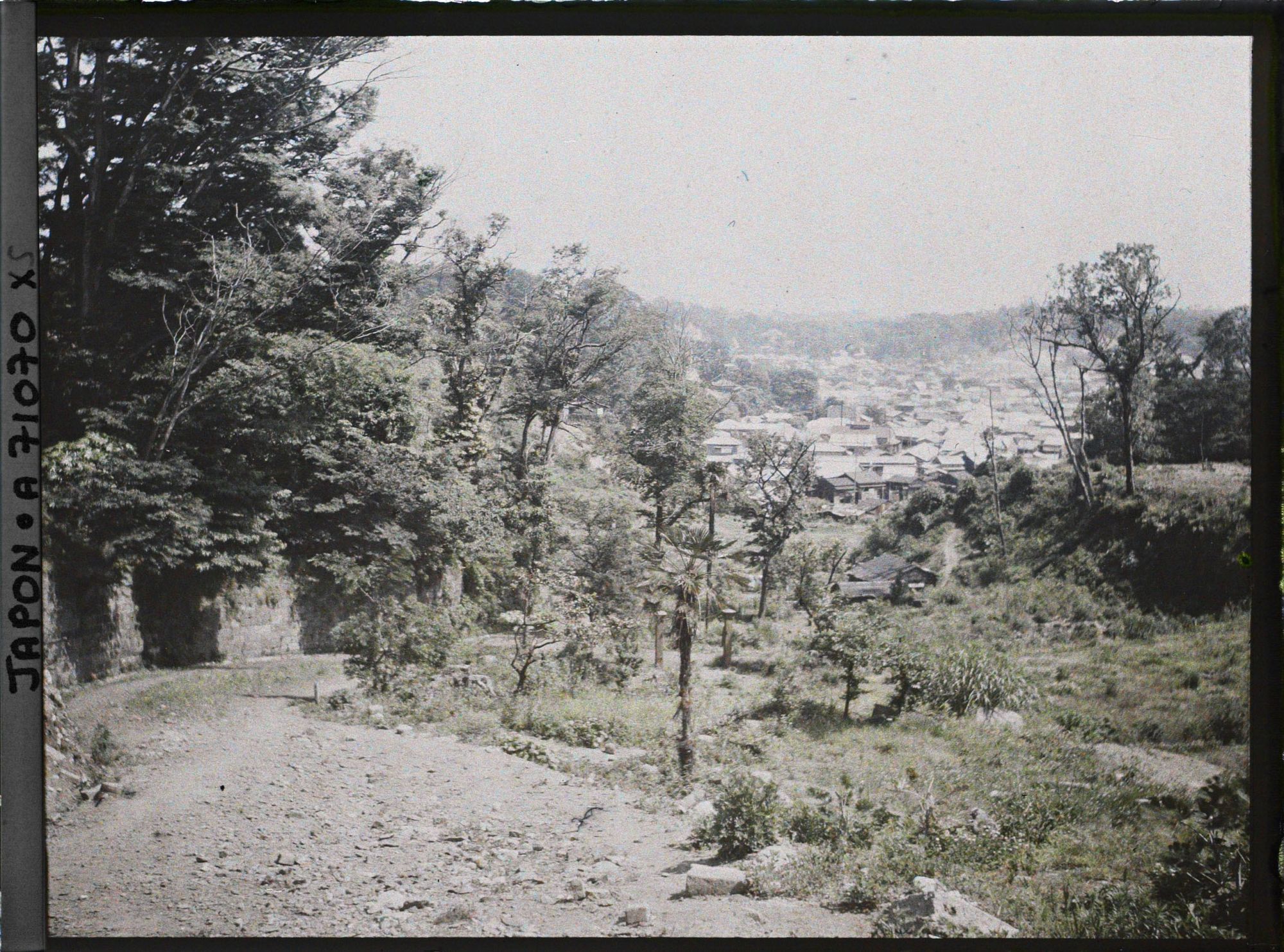 Image représentant vue vers une ville (Nagasaki ?)