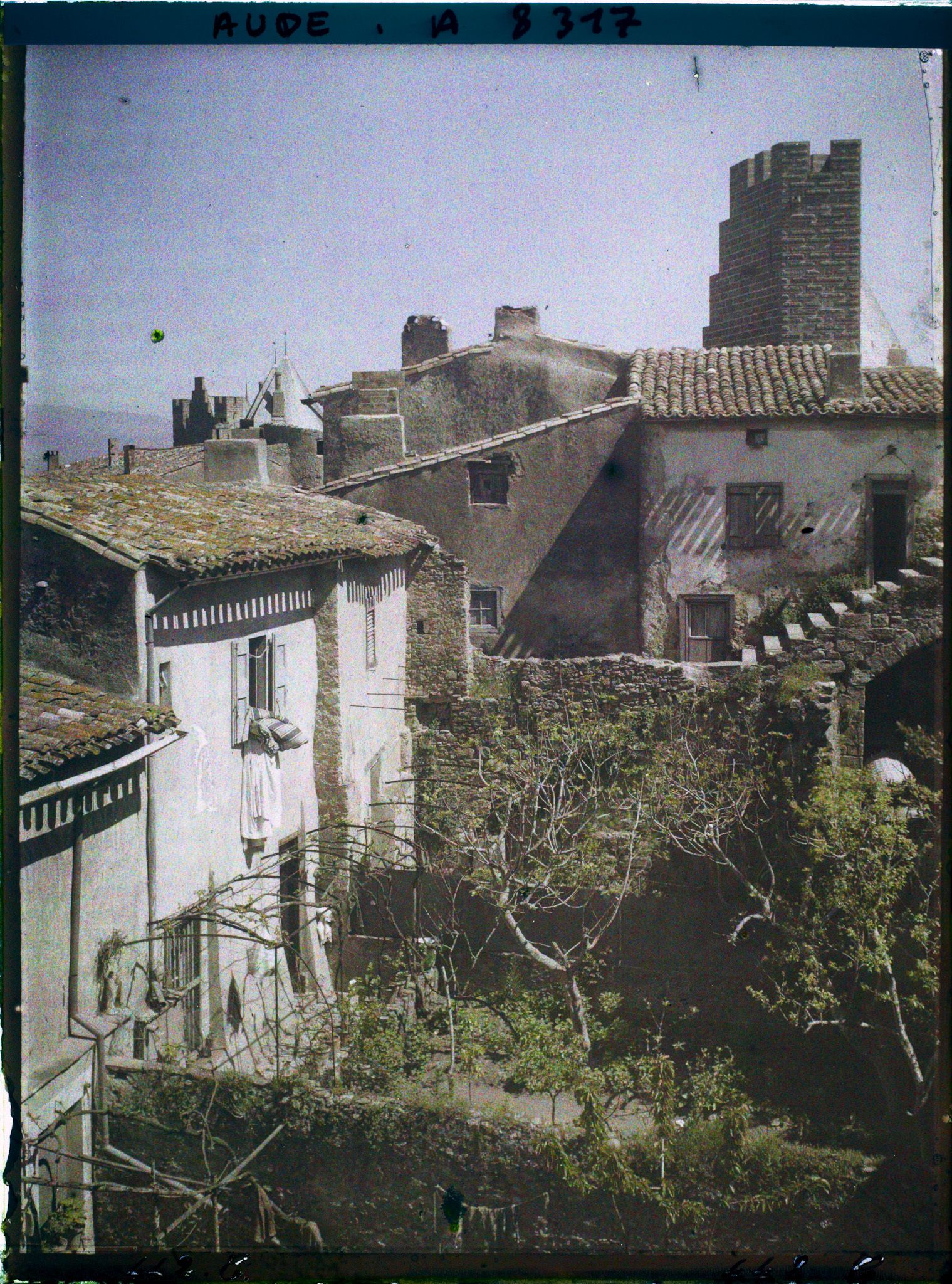 Image représentant Vieilles maisons avec roses